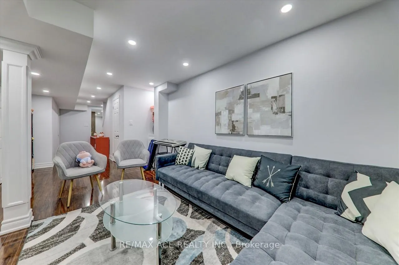 Photo 29 of 111 Laird Drive, Markham, Middlefield — HOMEH