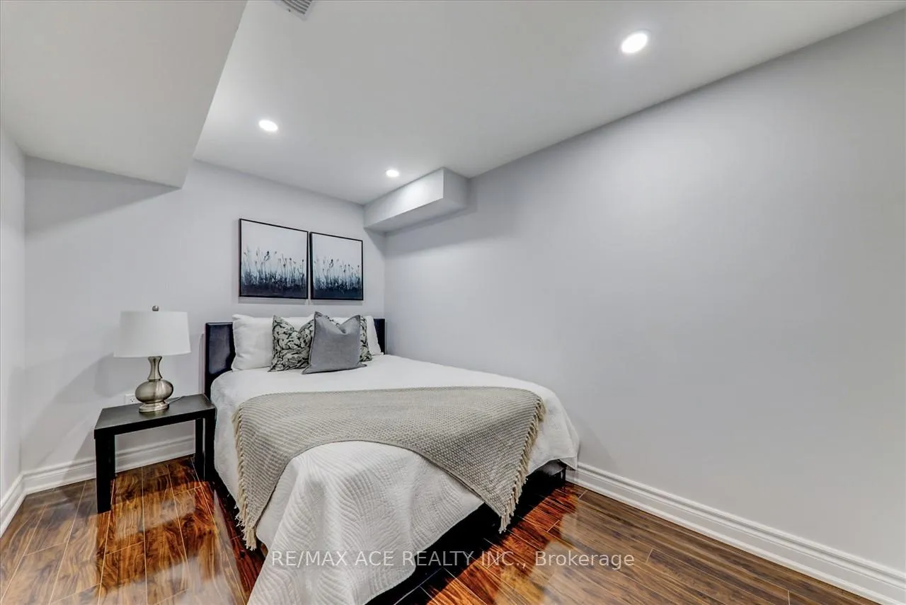 Photo 31 of 111 Laird Drive, Markham, Middlefield — HOMEH