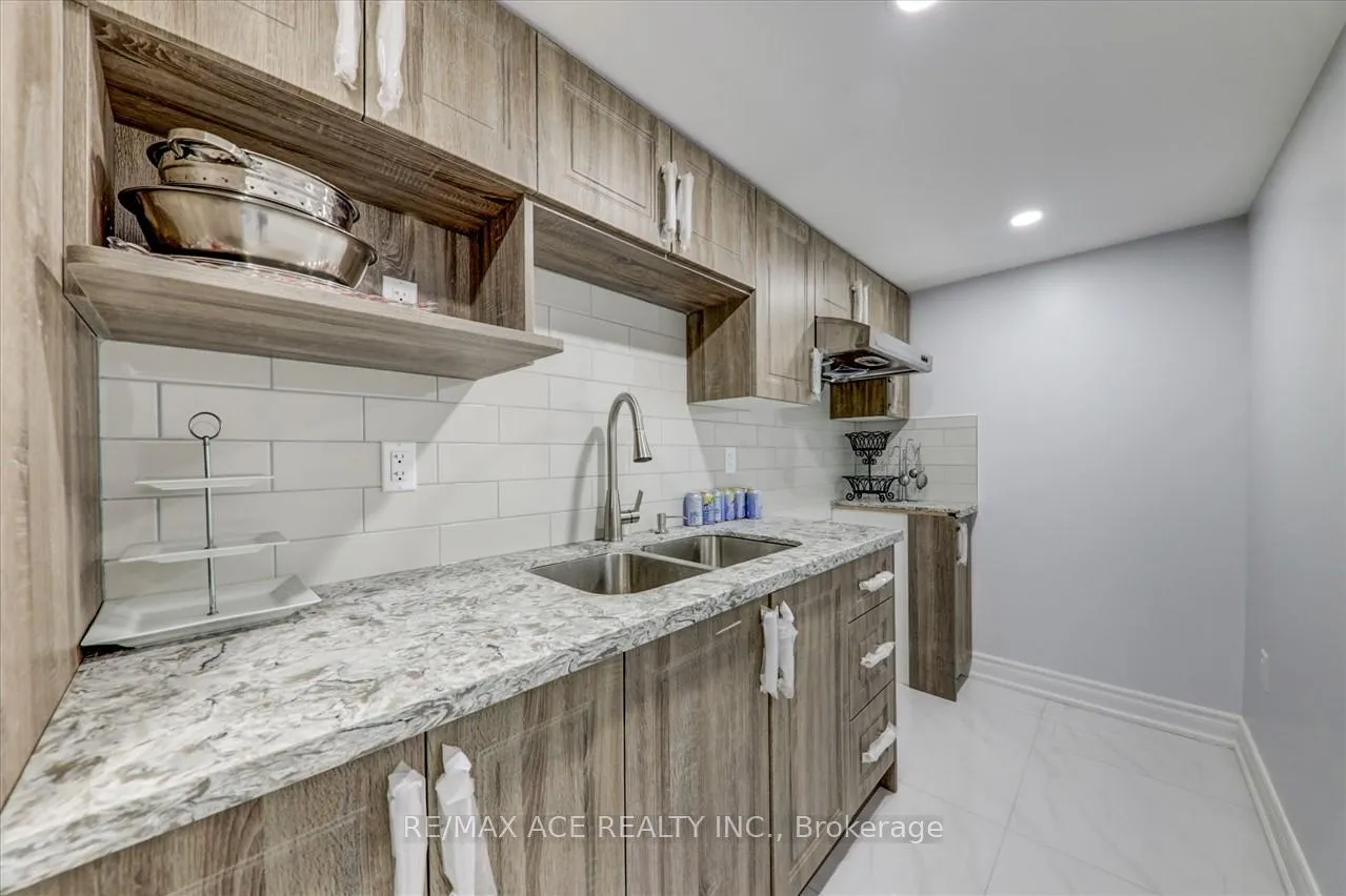 Photo 32 of 111 Laird Drive, Markham, Middlefield — HOMEH