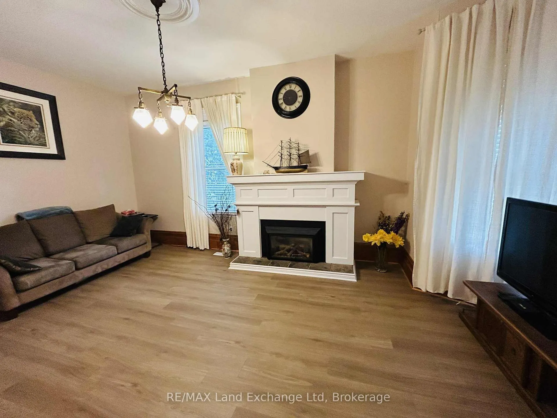 Photo 4 of 81 Patrick Street E, North Huron, Wingham — HOMEH