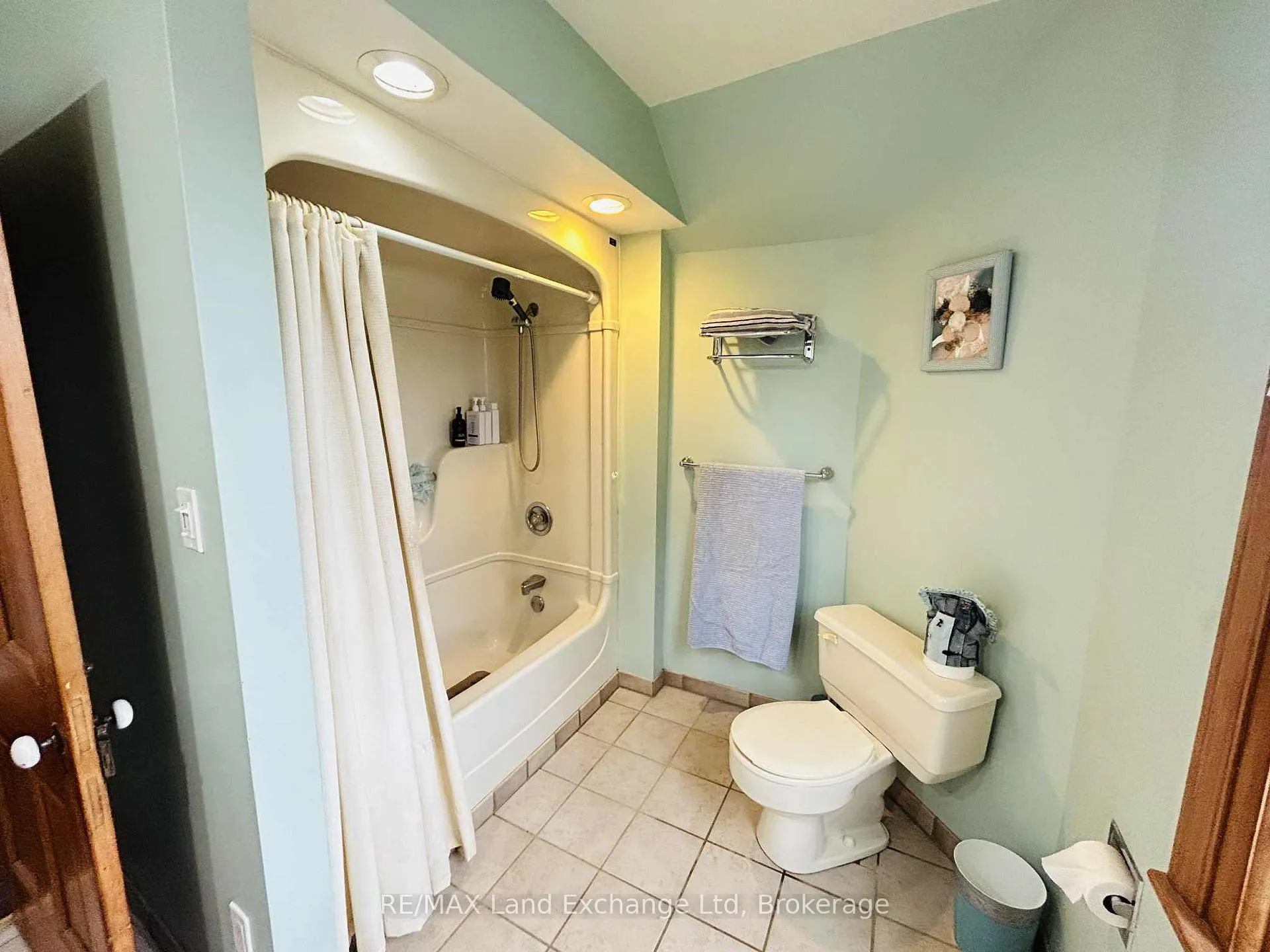 Photo 14 of 81 Patrick Street E, North Huron, Wingham — HOMEH