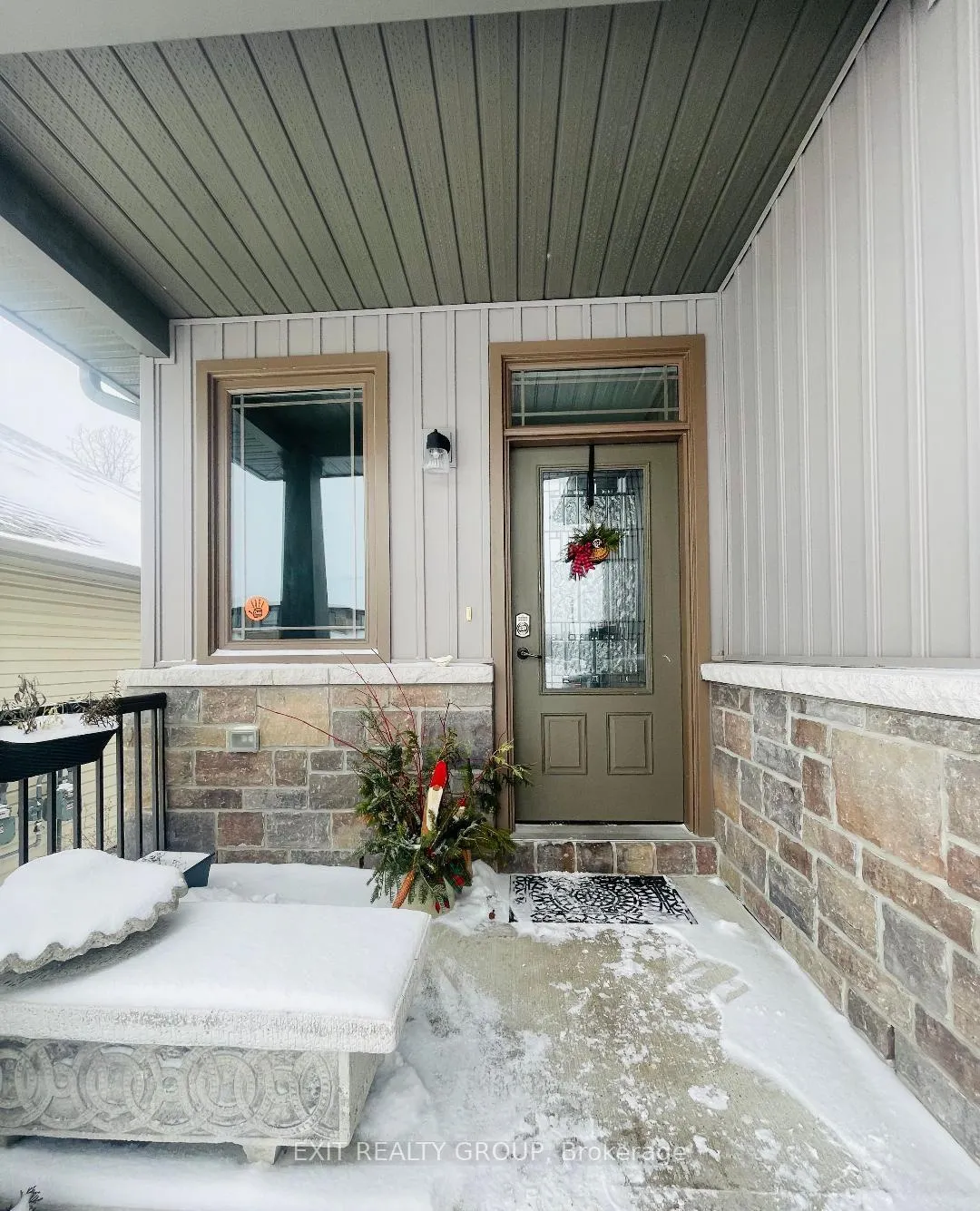 Photo 3 of 35 Ledgerock Court, Quinte West, Sidney Ward — HOMEH