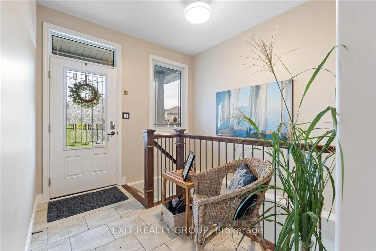 Photo 4 of 35 Ledgerock Court, Quinte West, Sidney Ward — HOMEH