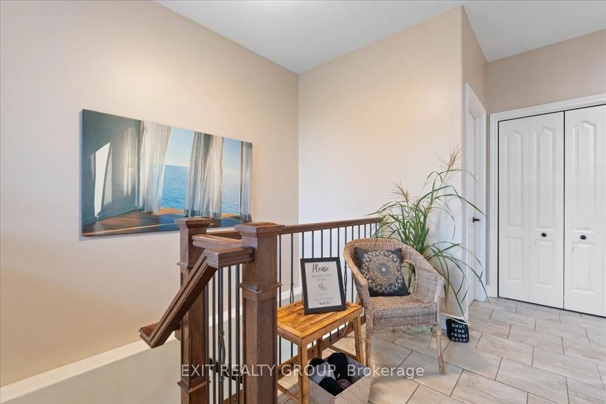 Photo 5 of 35 Ledgerock Court, Quinte West, Sidney Ward — HOMEH