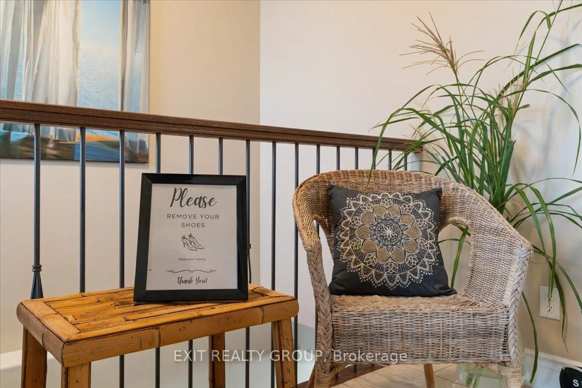 Photo 6 of 35 Ledgerock Court, Quinte West, Sidney Ward — HOMEH