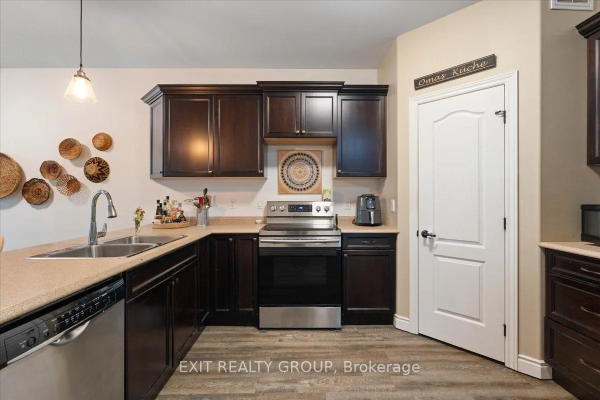 Photo 8 of 35 Ledgerock Court, Quinte West, Sidney Ward — HOMEH