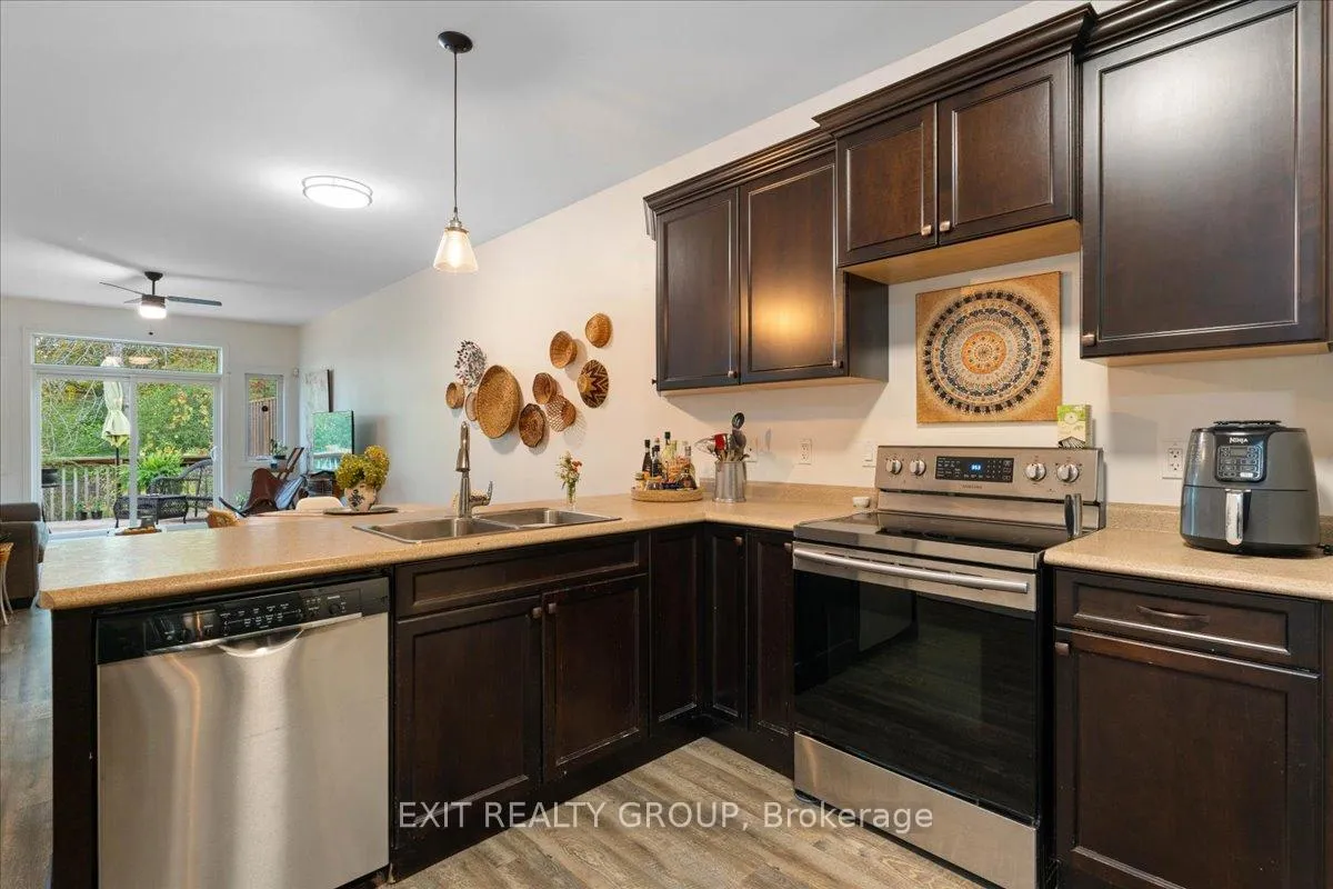 Photo 12 of 35 Ledgerock Court, Quinte West, Sidney Ward — HOMEH
