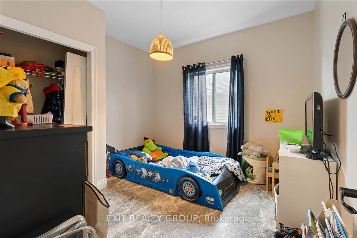 Photo 23 of 35 Ledgerock Court, Quinte West, Sidney Ward — HOMEH