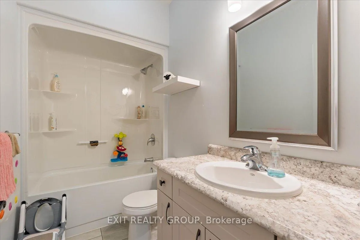 Photo 24 of 35 Ledgerock Court, Quinte West, Sidney Ward — HOMEH