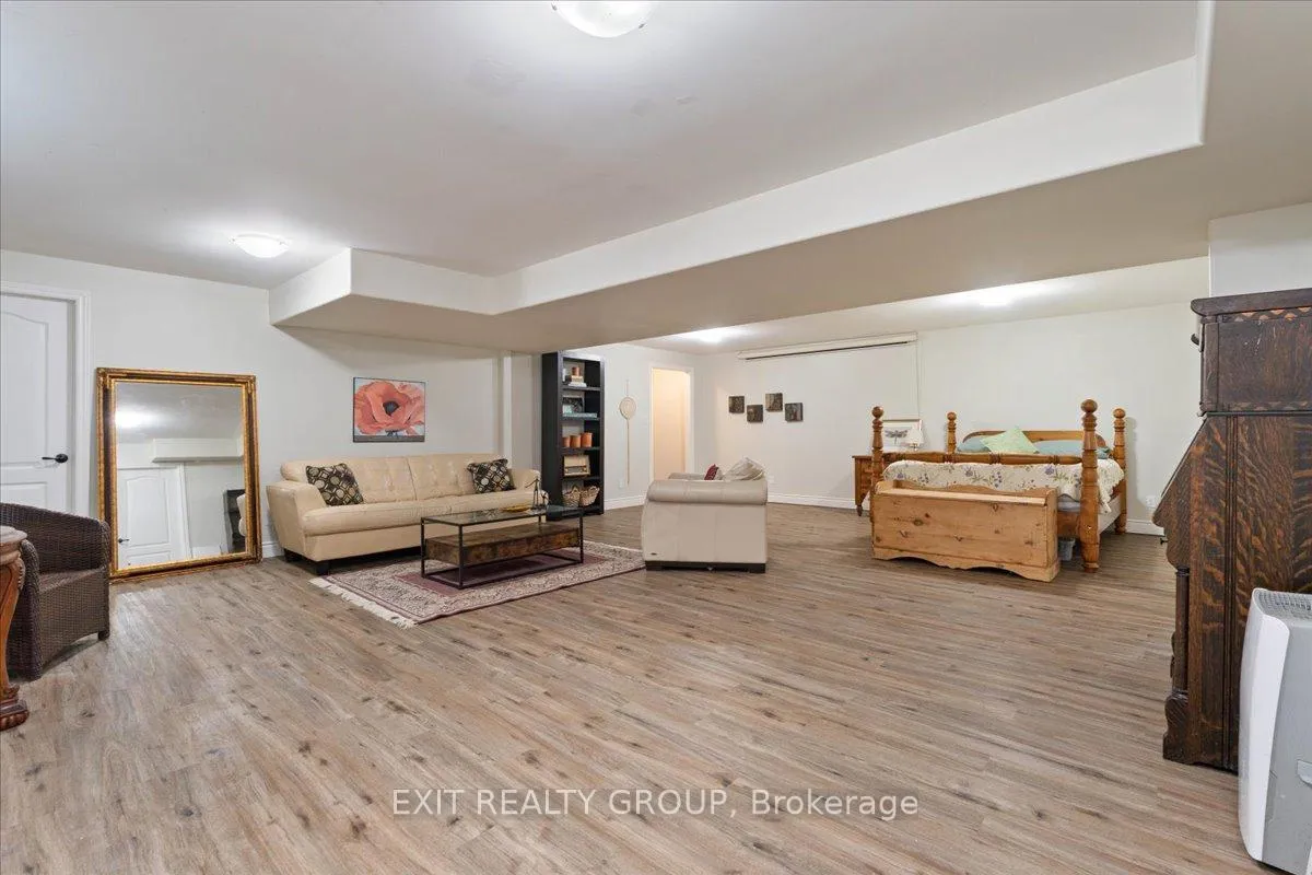 Photo 25 of 35 Ledgerock Court, Quinte West, Sidney Ward — HOMEH