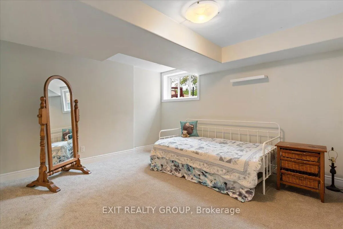 Photo 30 of 35 Ledgerock Court, Quinte West, Sidney Ward — HOMEH