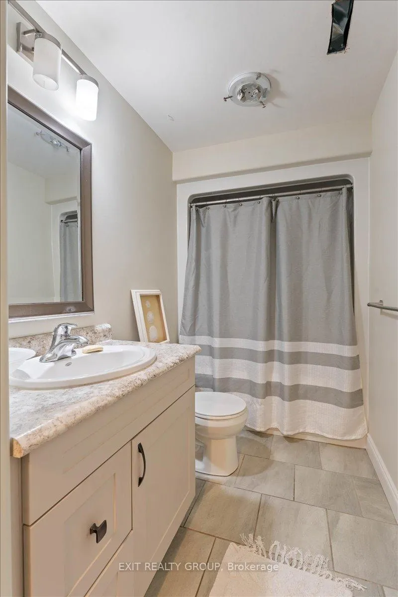 Photo 33 of 35 Ledgerock Court, Quinte West, Sidney Ward — HOMEH