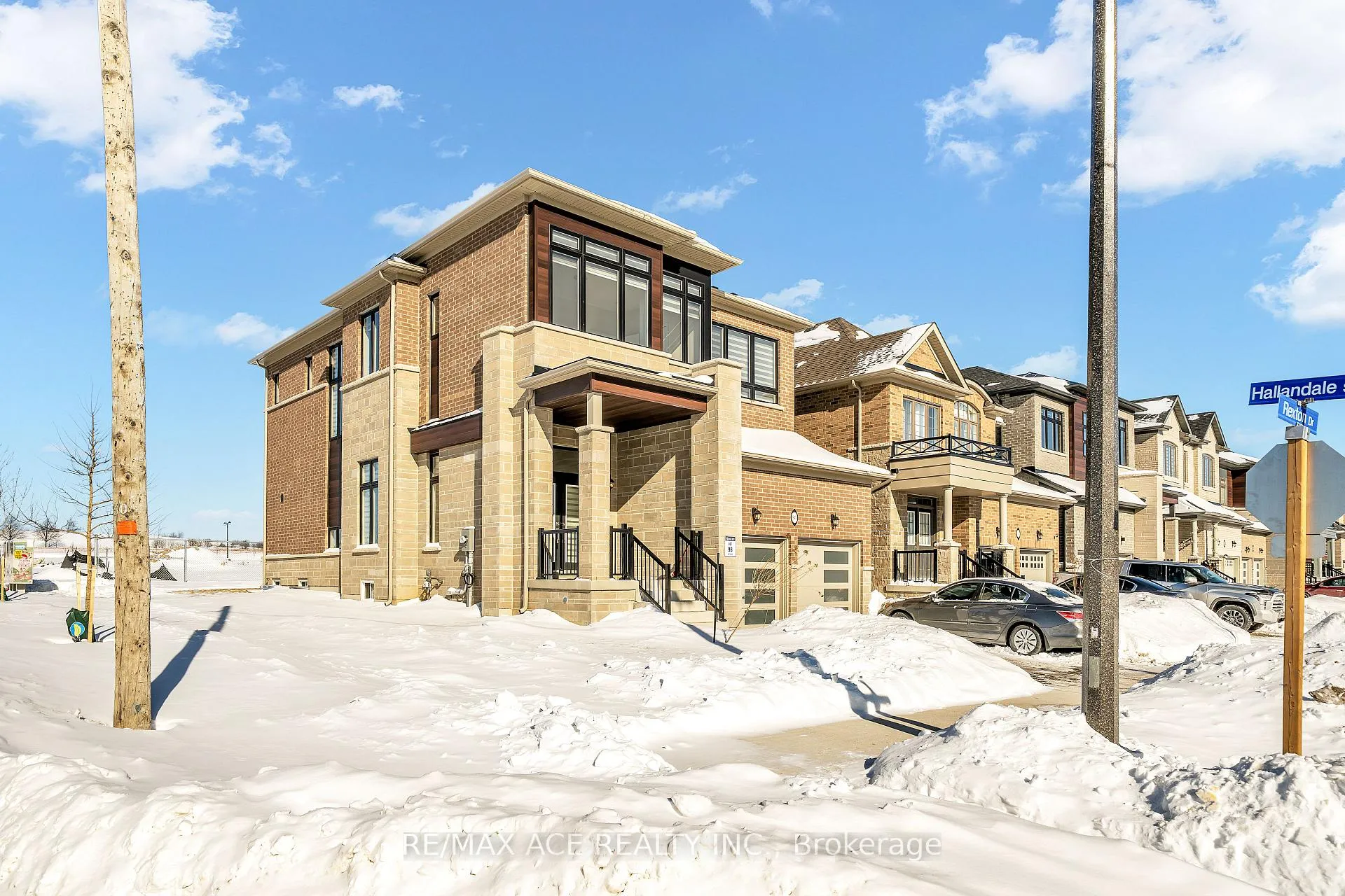 Photo 2 of 945 Rexton Drive, Oshawa, Kedron — HOMEH