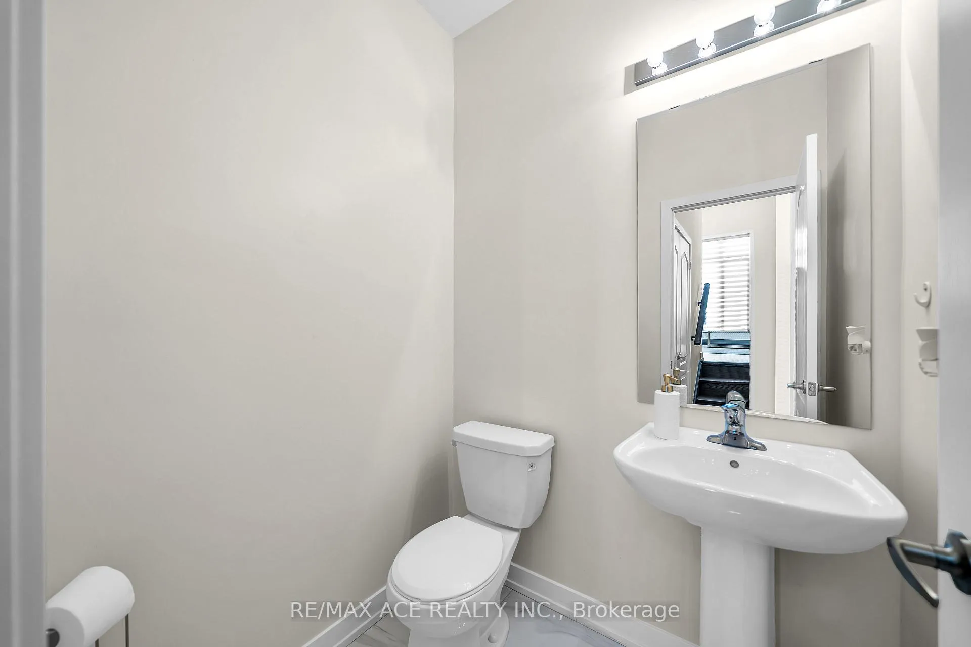 Photo 7 of 945 Rexton Drive, Oshawa, Kedron — HOMEH