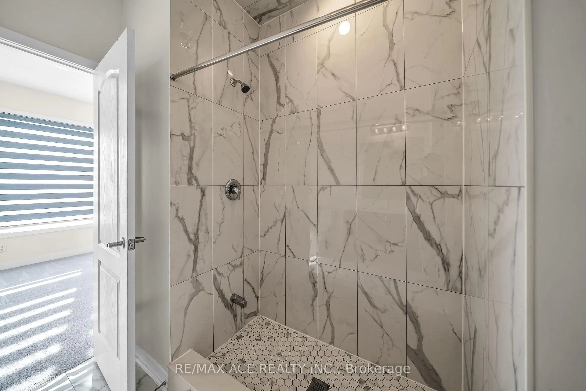 Photo 33 of 945 Rexton Drive, Oshawa, Kedron — HOMEH