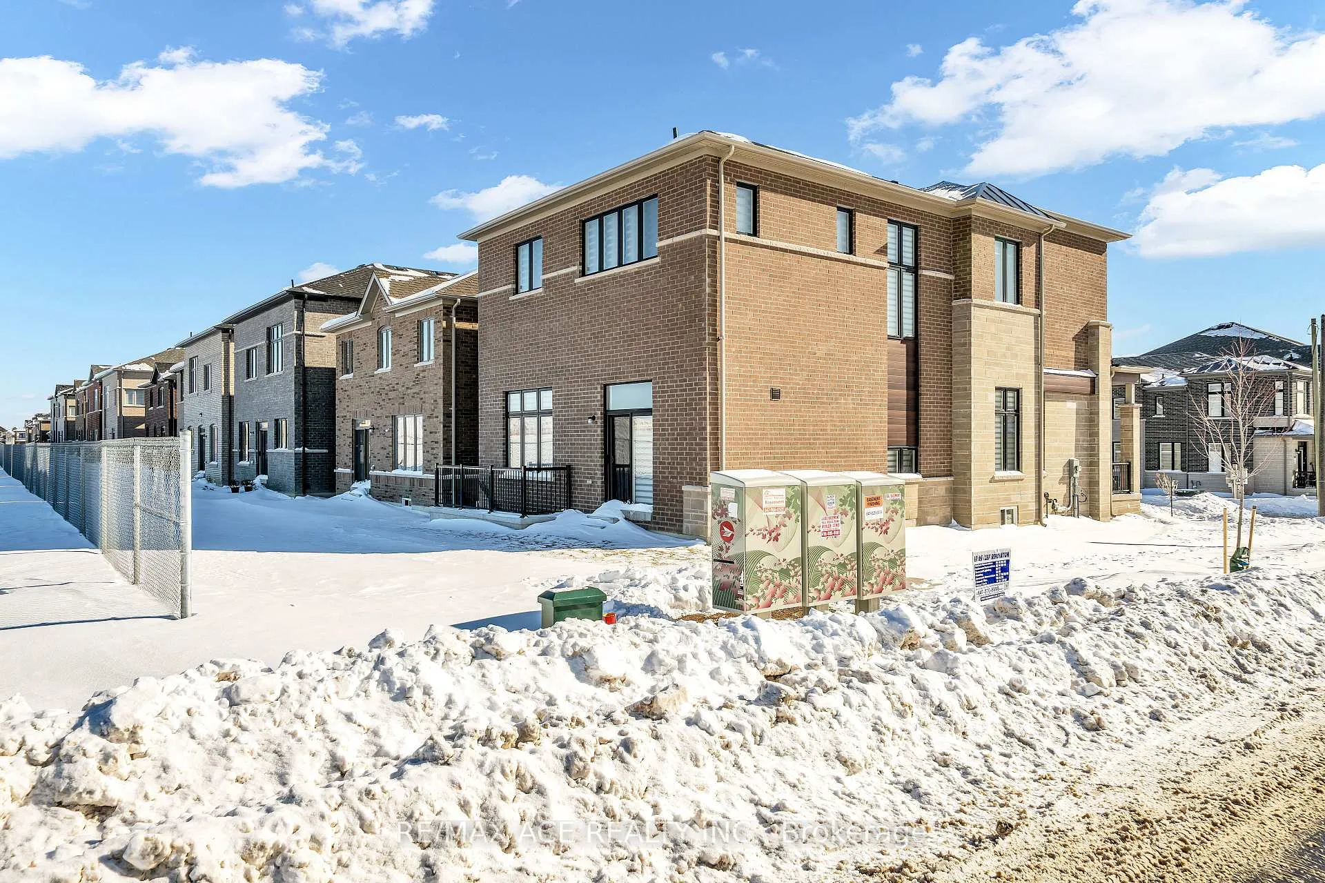 Photo 48 of 945 Rexton Drive, Oshawa, Kedron — HOMEH