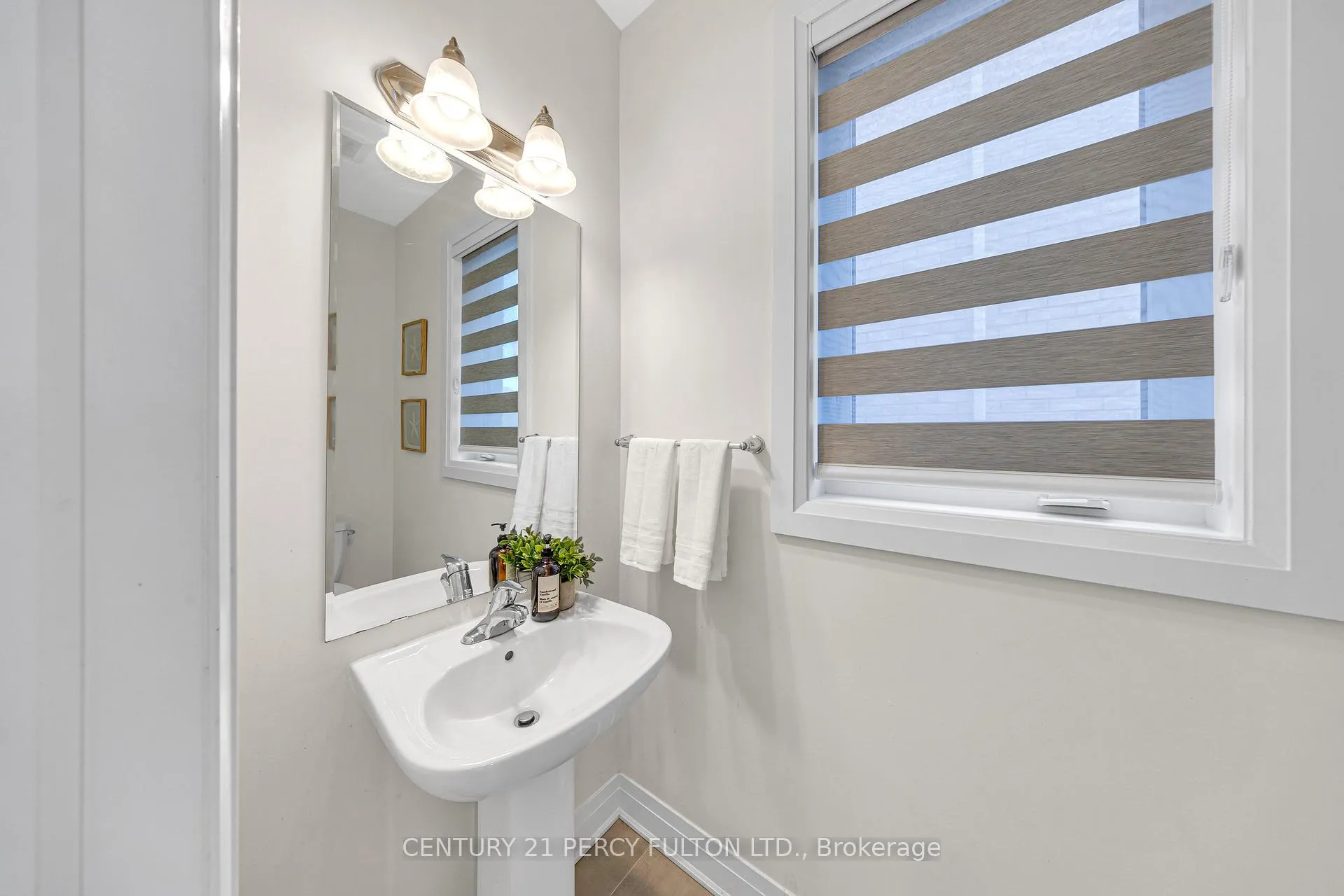 Photo 3 of 3136 Willowridge Path, Pickering, Rural Pickering — HOMEH