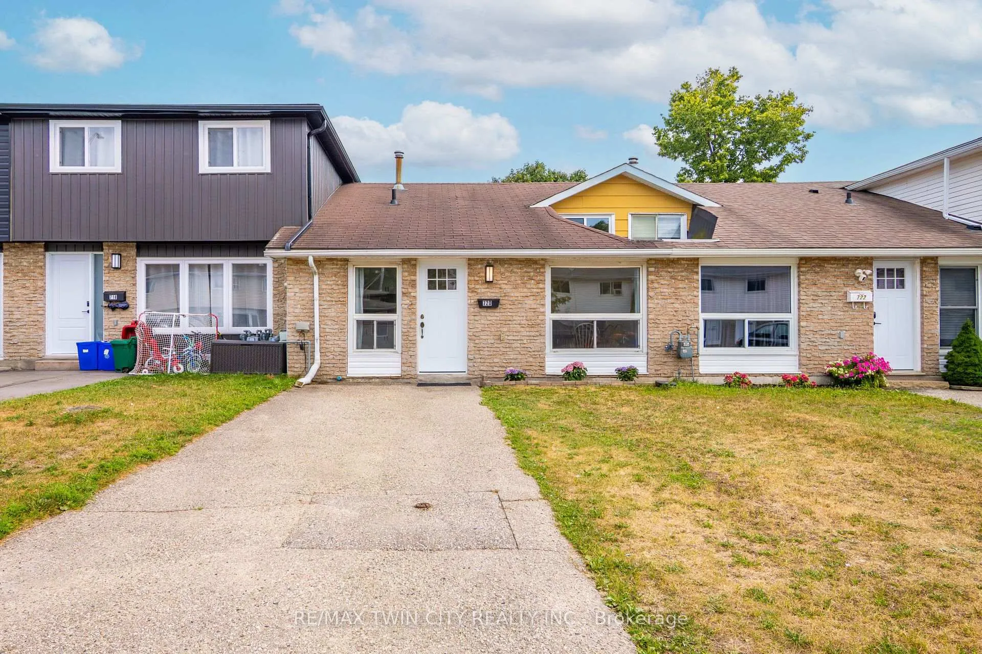 Photo 1 of 720 Parkview Crescent, Cambridge — HOMEH