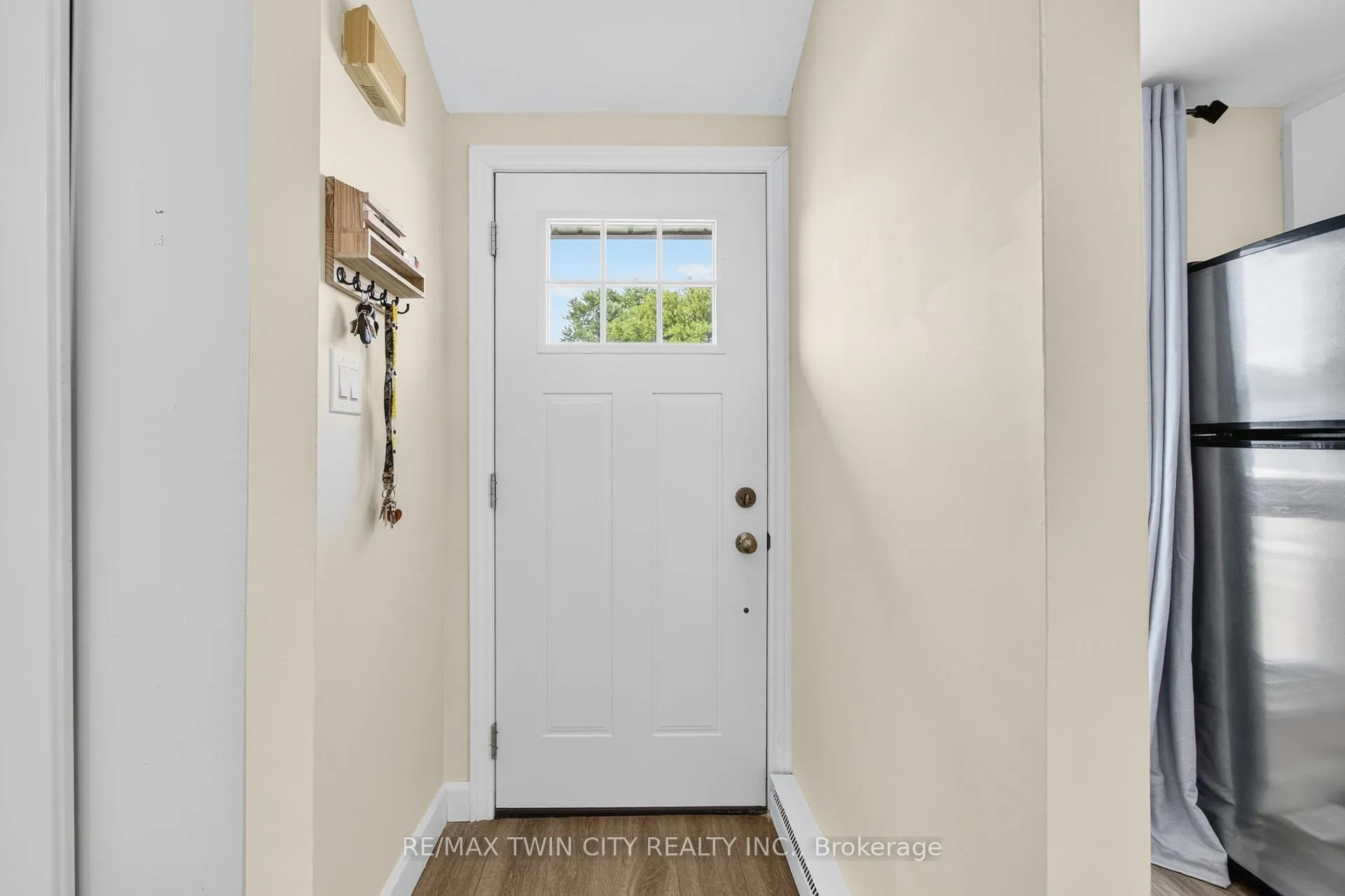 Photo 6 of 720 Parkview Crescent, Cambridge — HOMEH