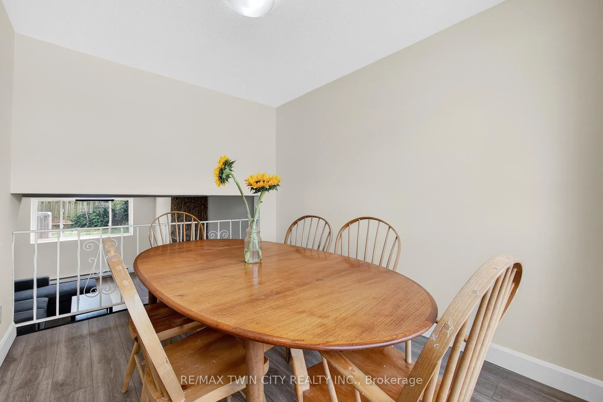 Photo 17 of 720 Parkview Crescent, Cambridge — HOMEH