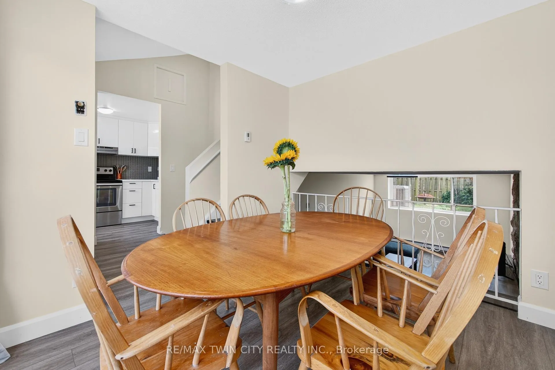 Photo 18 of 720 Parkview Crescent, Cambridge — HOMEH