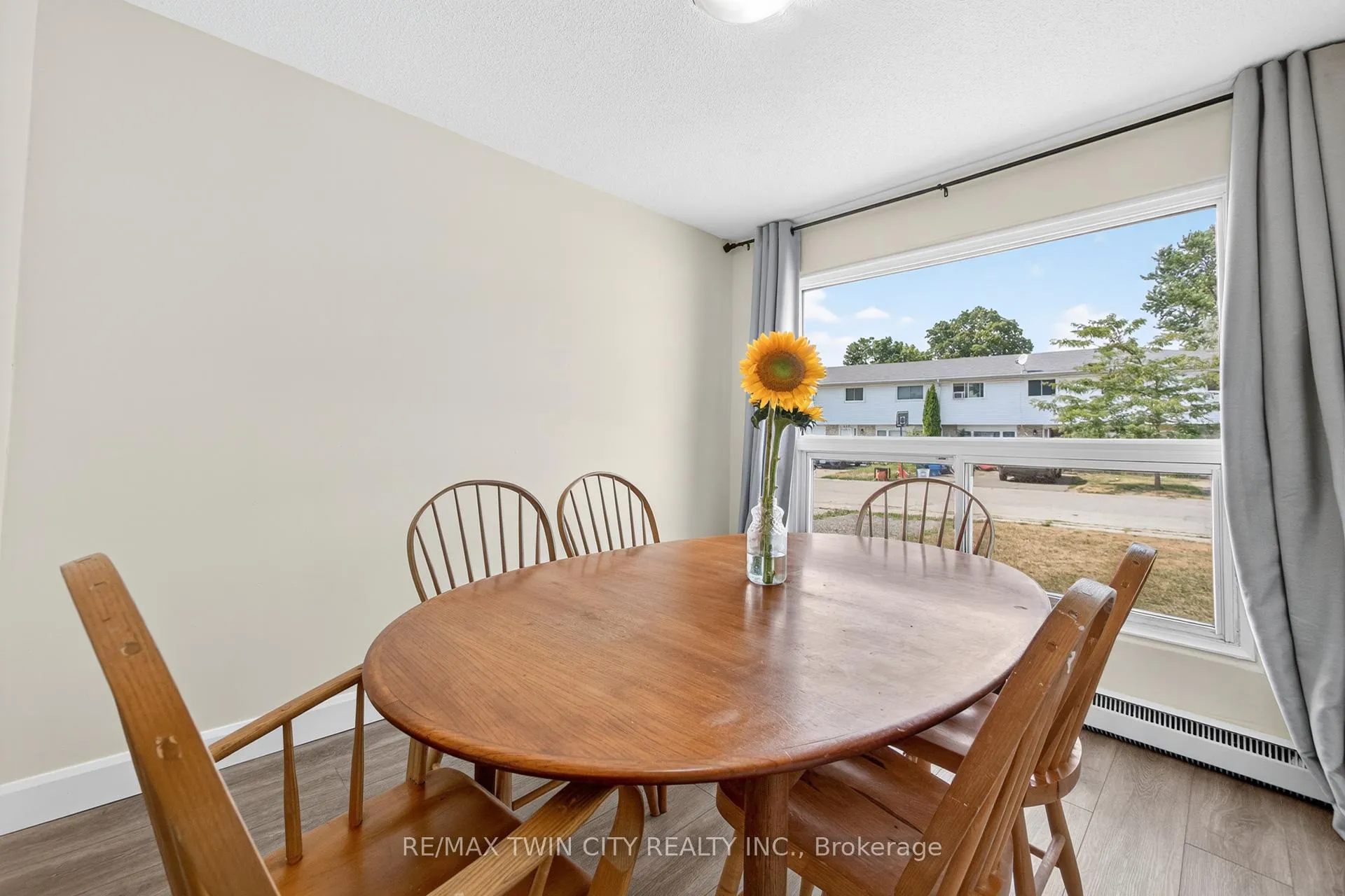 Photo 20 of 720 Parkview Crescent, Cambridge — HOMEH