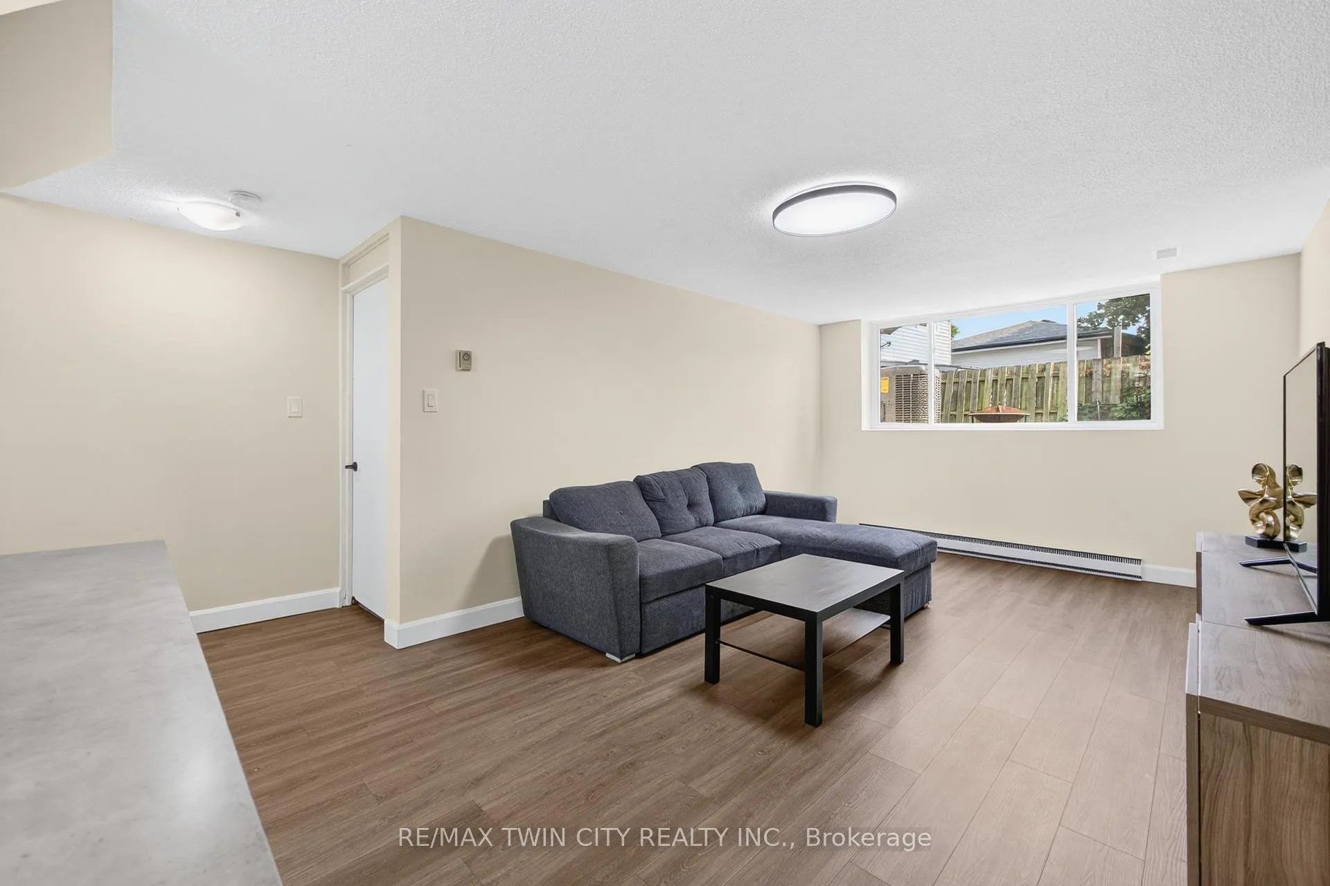 Photo 22 of 720 Parkview Crescent, Cambridge — HOMEH