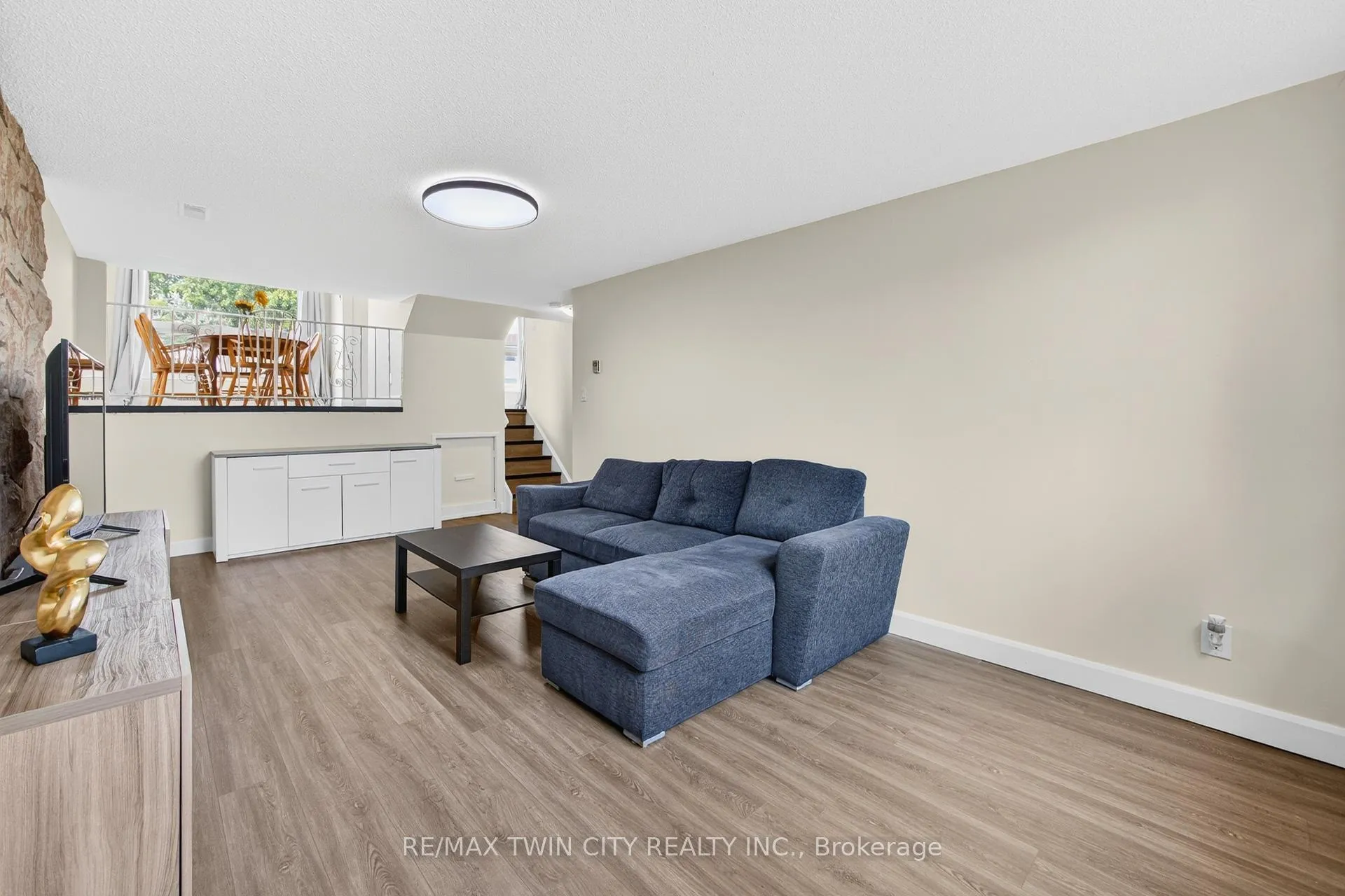 Photo 23 of 720 Parkview Crescent, Cambridge — HOMEH