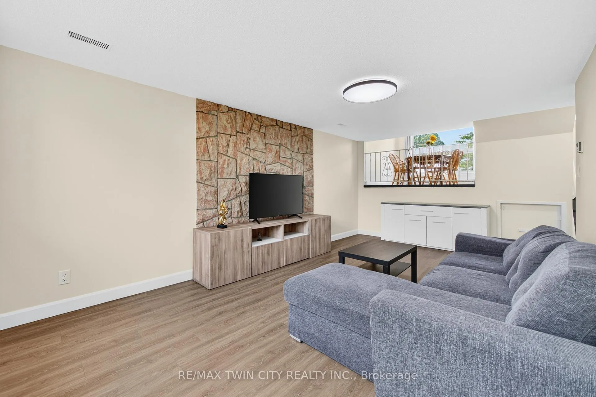 Photo 24 of 720 Parkview Crescent, Cambridge — HOMEH