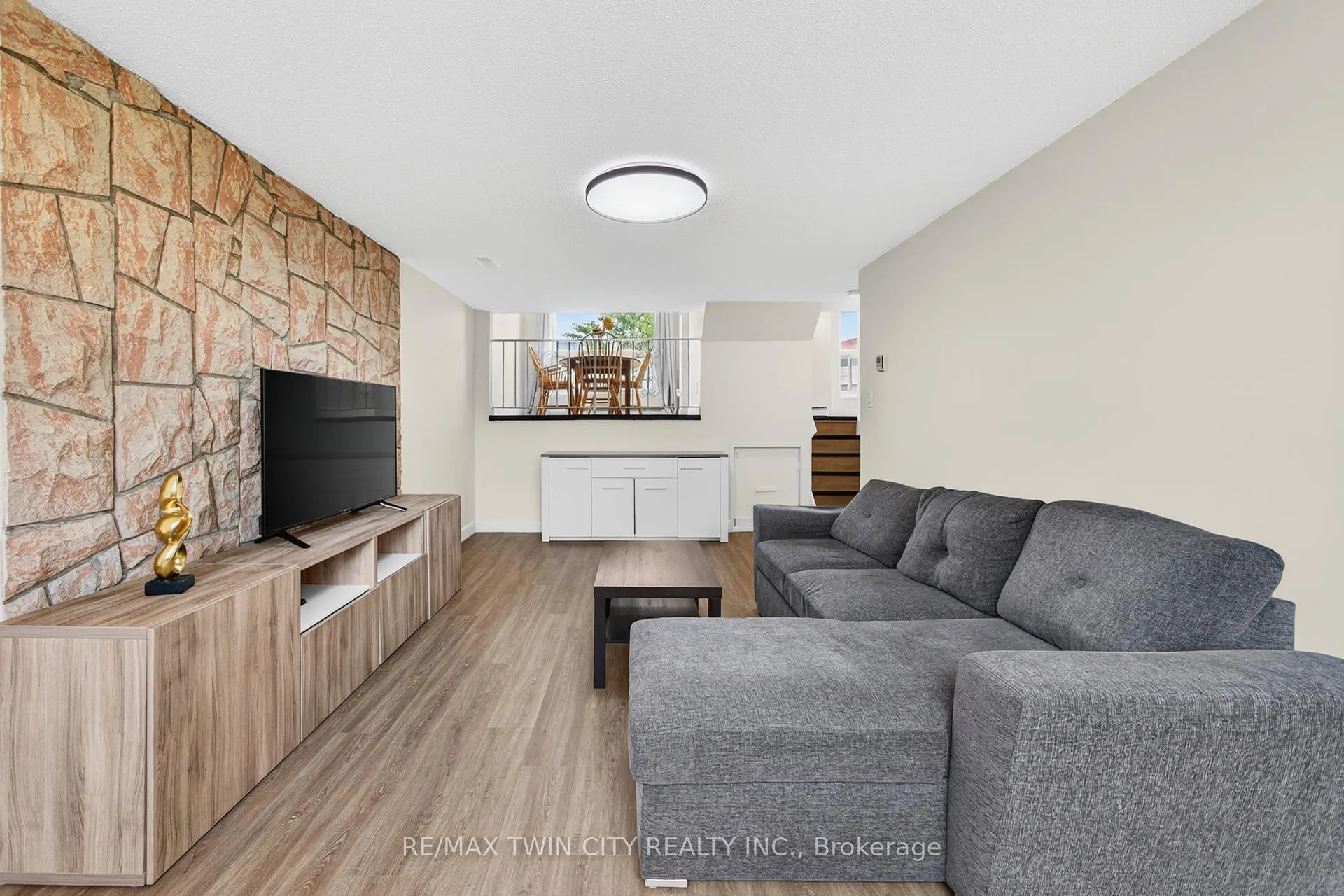 Photo 25 of 720 Parkview Crescent, Cambridge — HOMEH