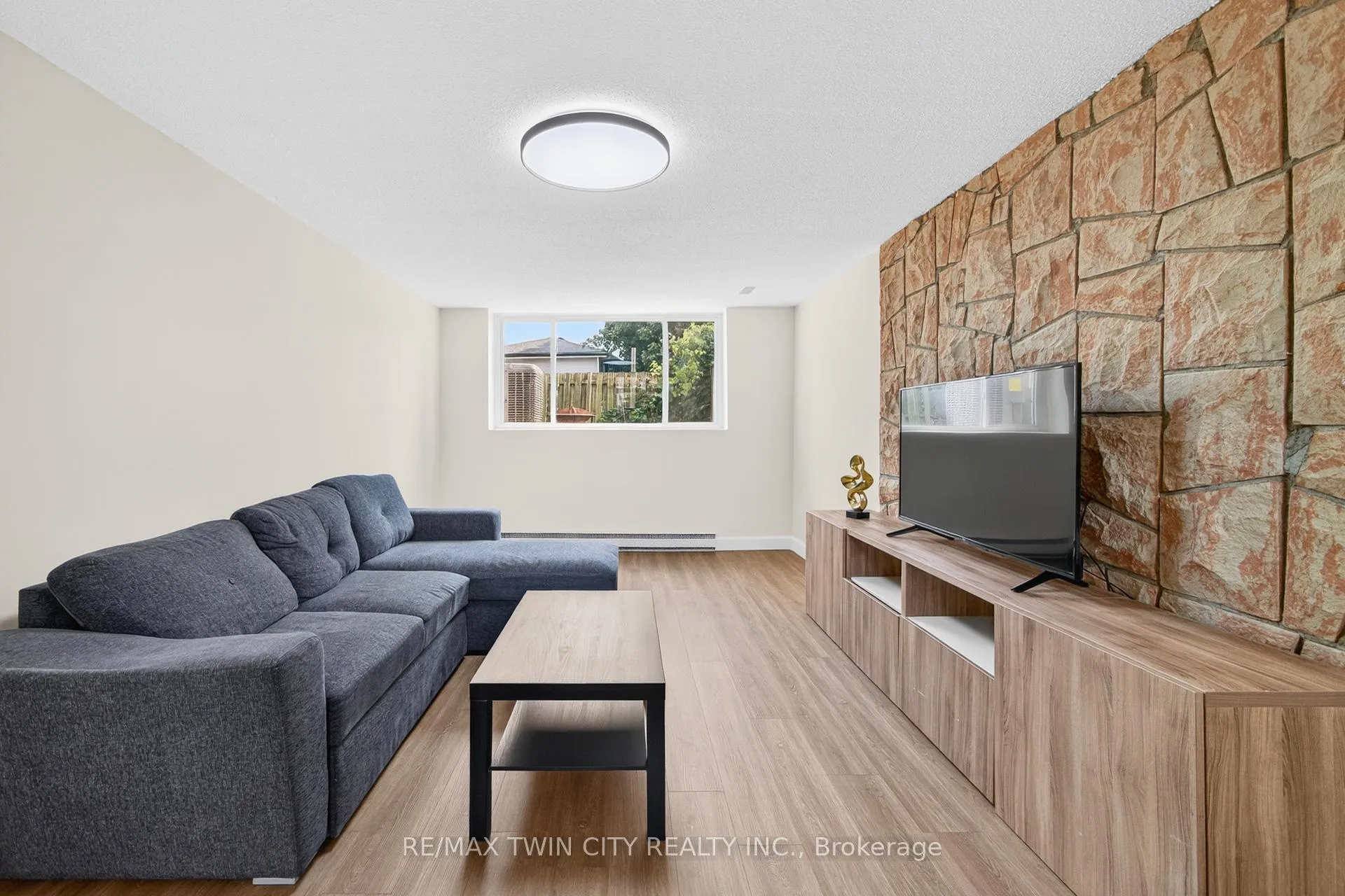 Photo 26 of 720 Parkview Crescent, Cambridge — HOMEH