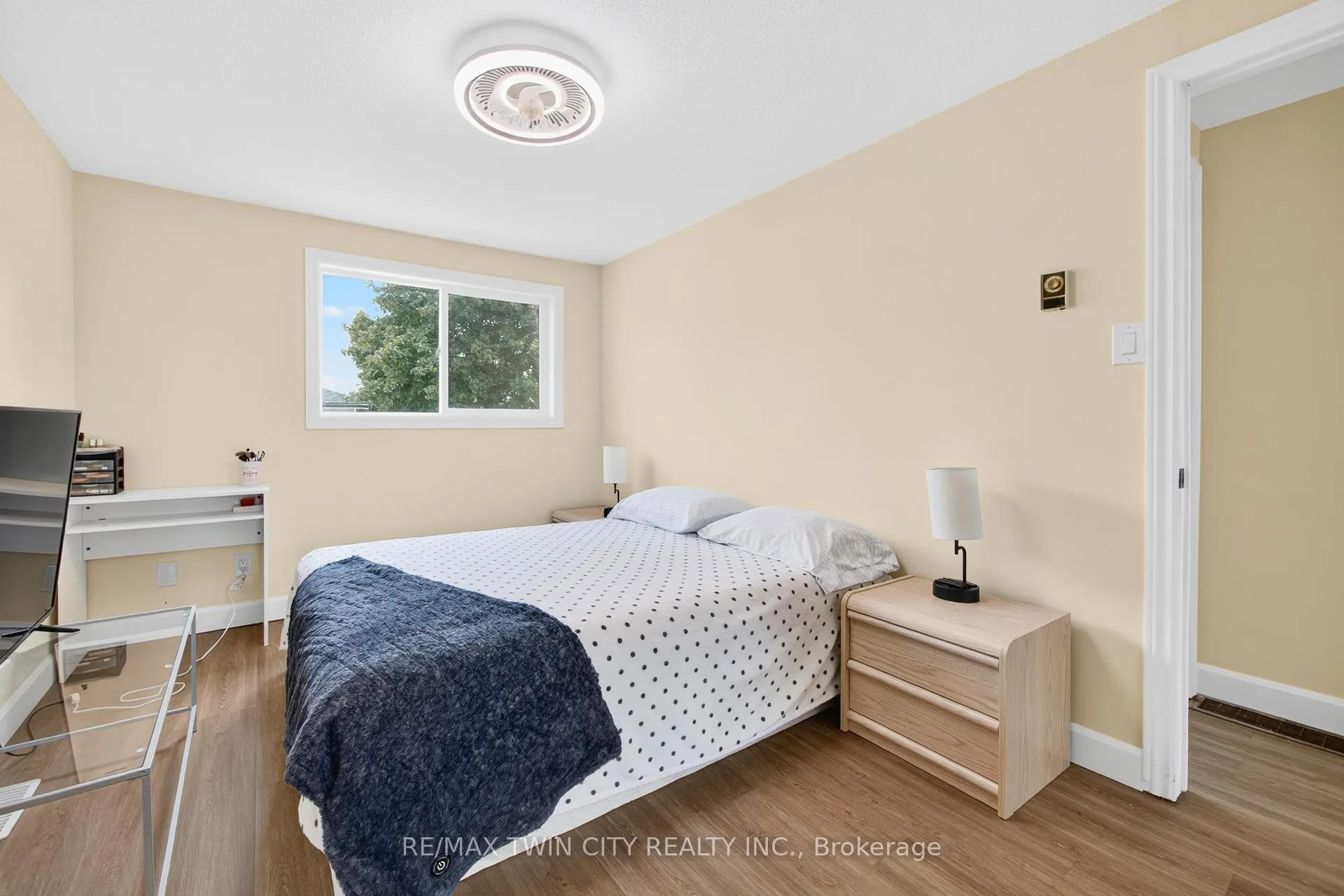 Photo 30 of 720 Parkview Crescent, Cambridge — HOMEH