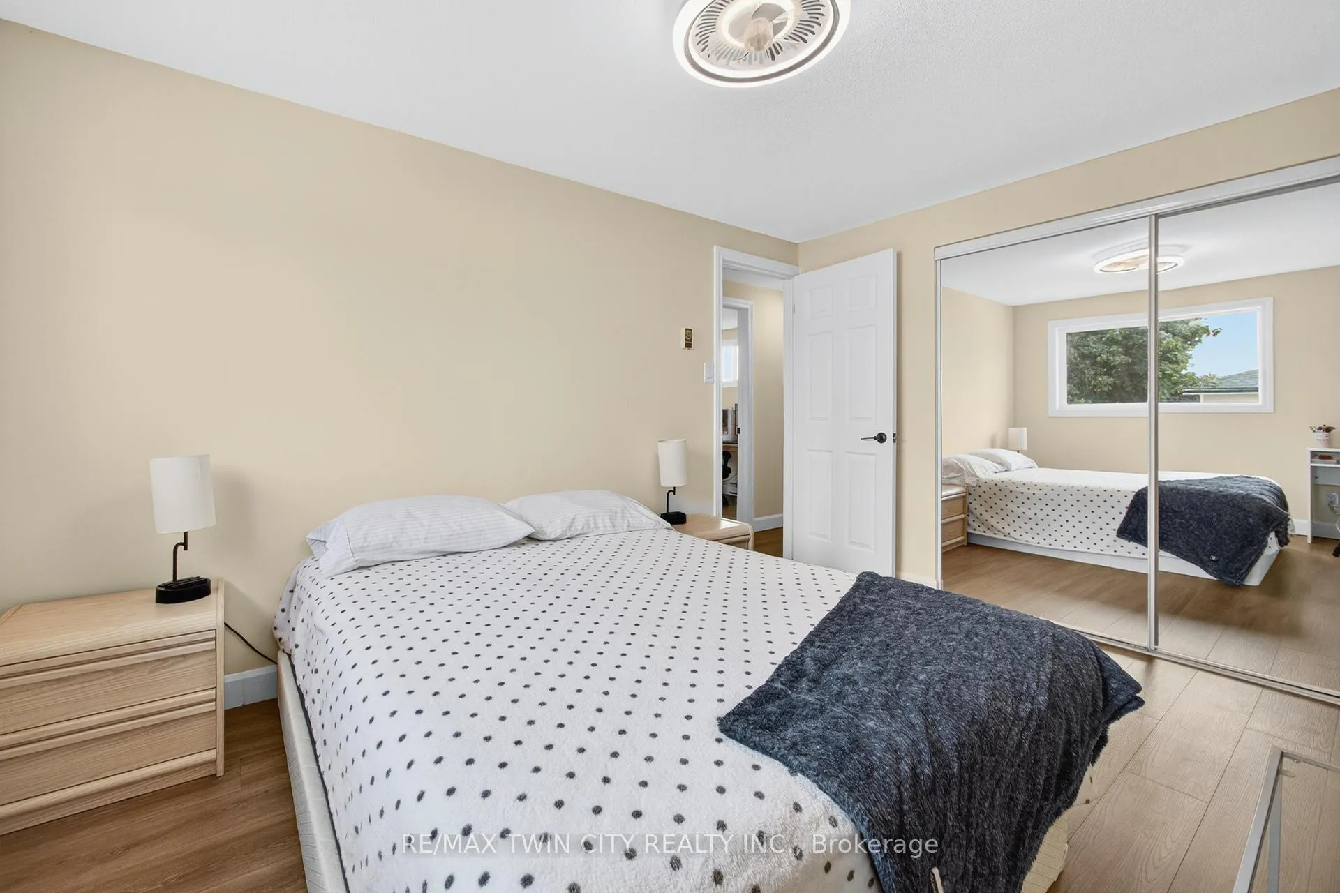 Photo 31 of 720 Parkview Crescent, Cambridge — HOMEH