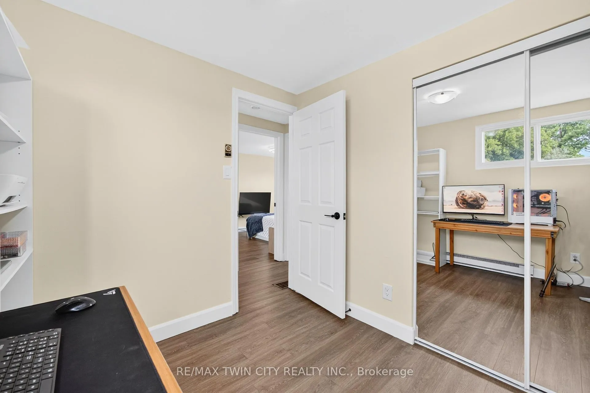 Photo 36 of 720 Parkview Crescent, Cambridge — HOMEH
