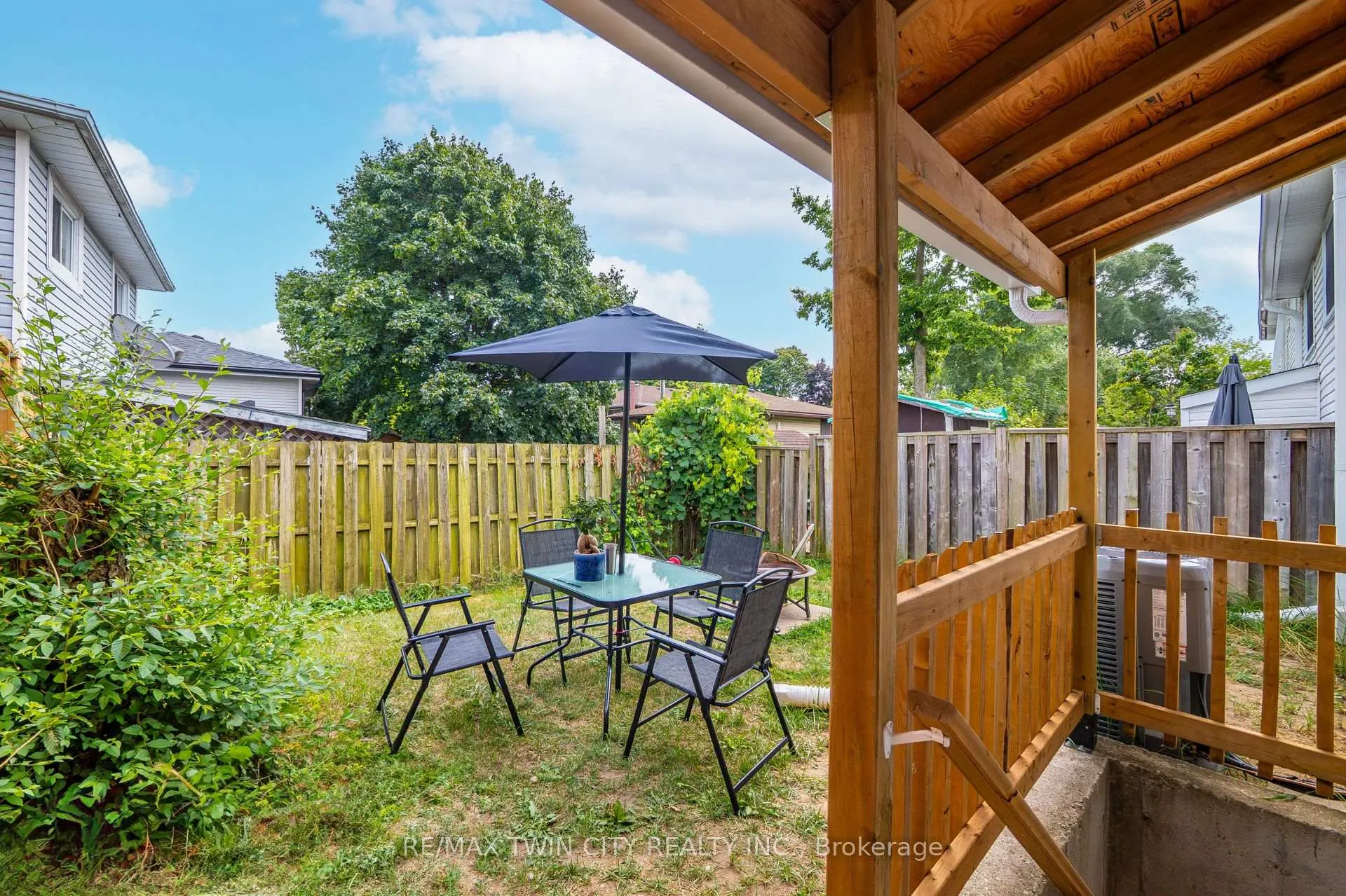 Photo 39 of 720 Parkview Crescent, Cambridge — HOMEH
