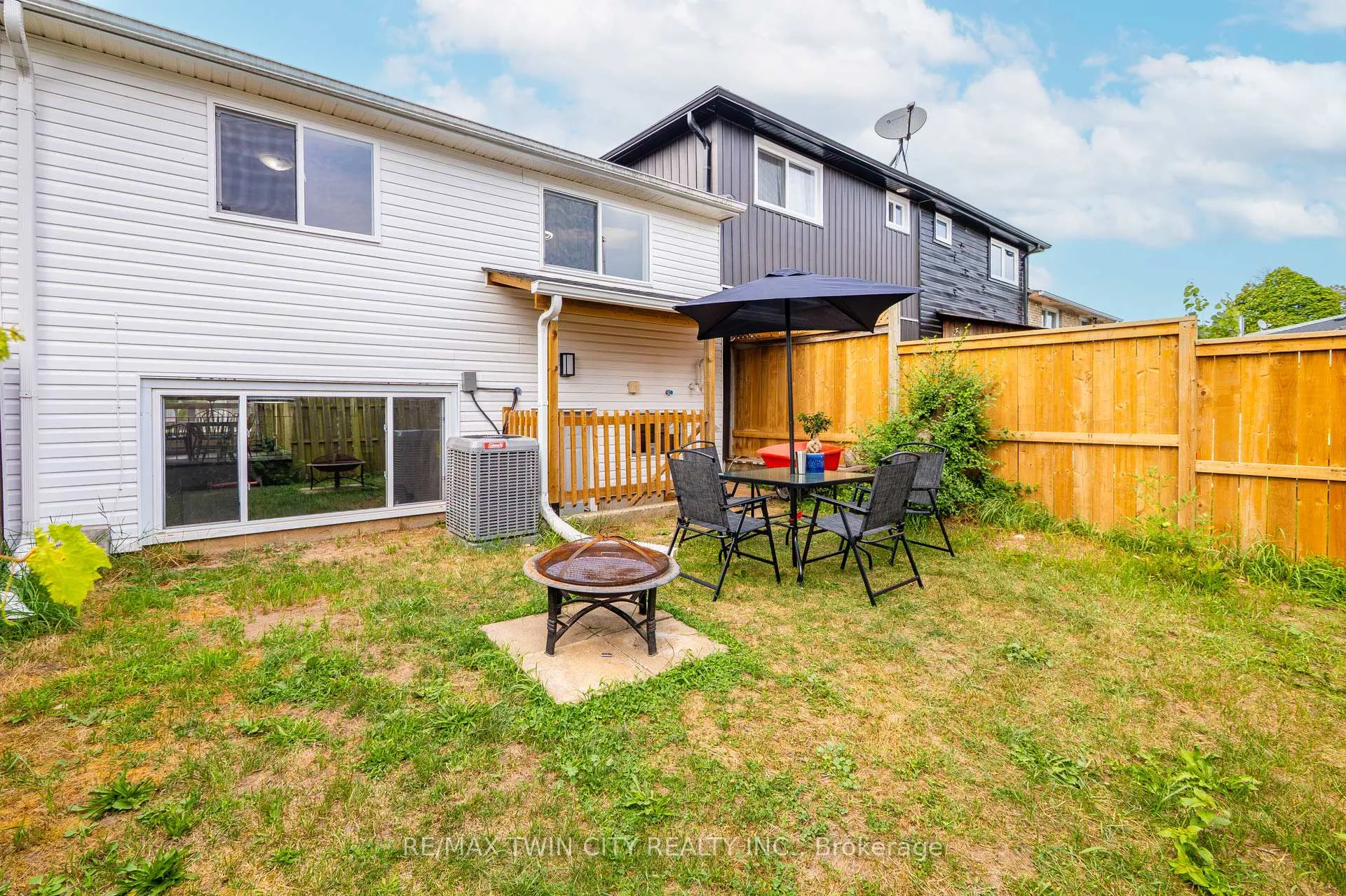 Photo 41 of 720 Parkview Crescent, Cambridge — HOMEH
