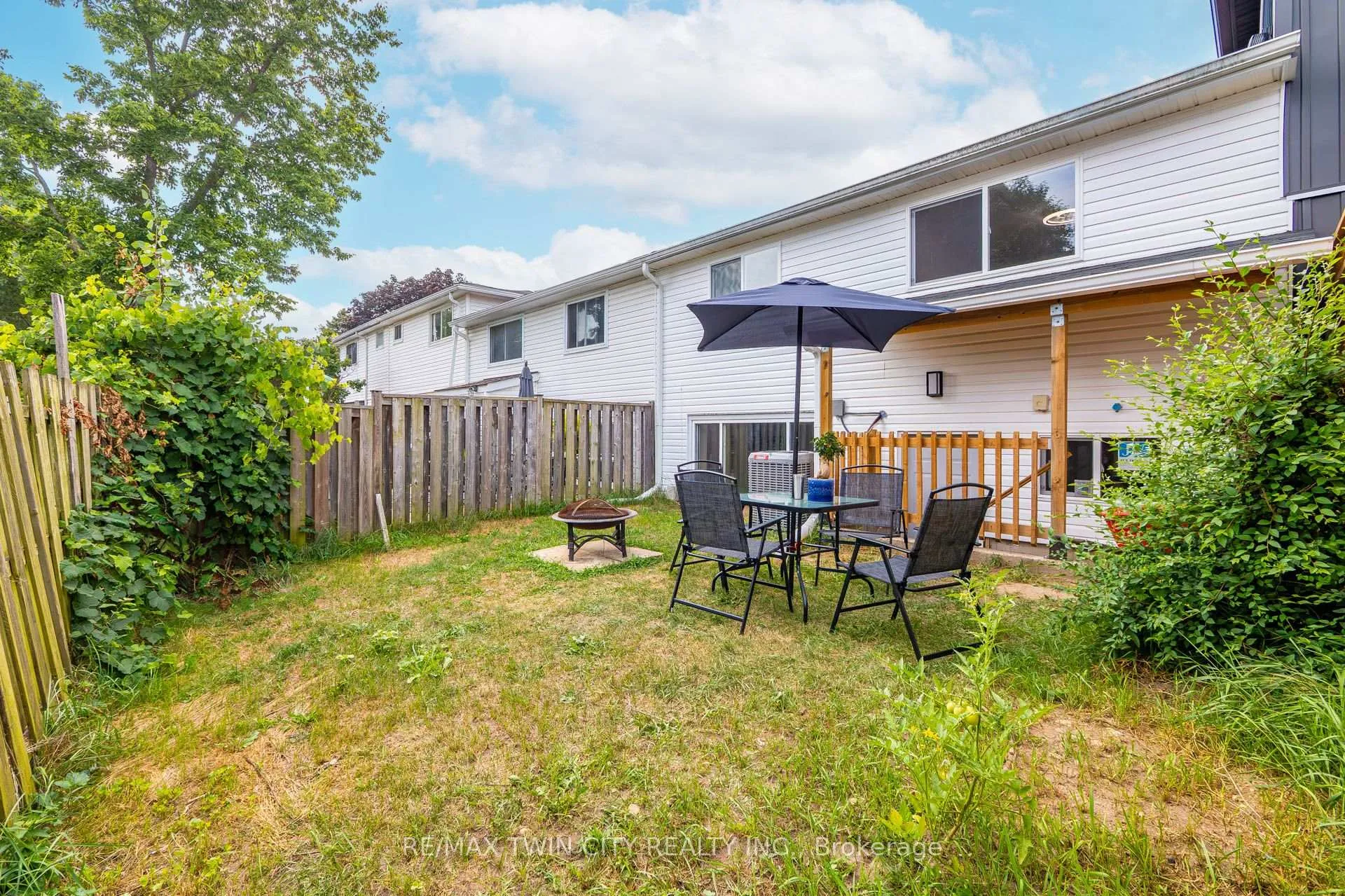 Photo 42 of 720 Parkview Crescent, Cambridge — HOMEH