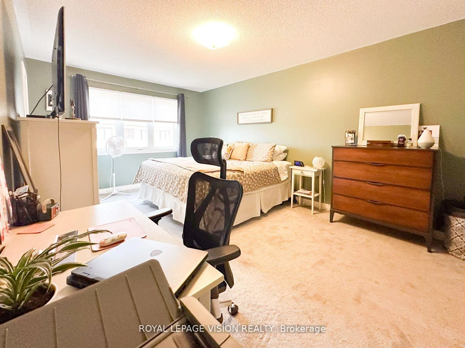 Photo 16 of 74 Caspian Square, Clarington, Bowmanville — HOMEH