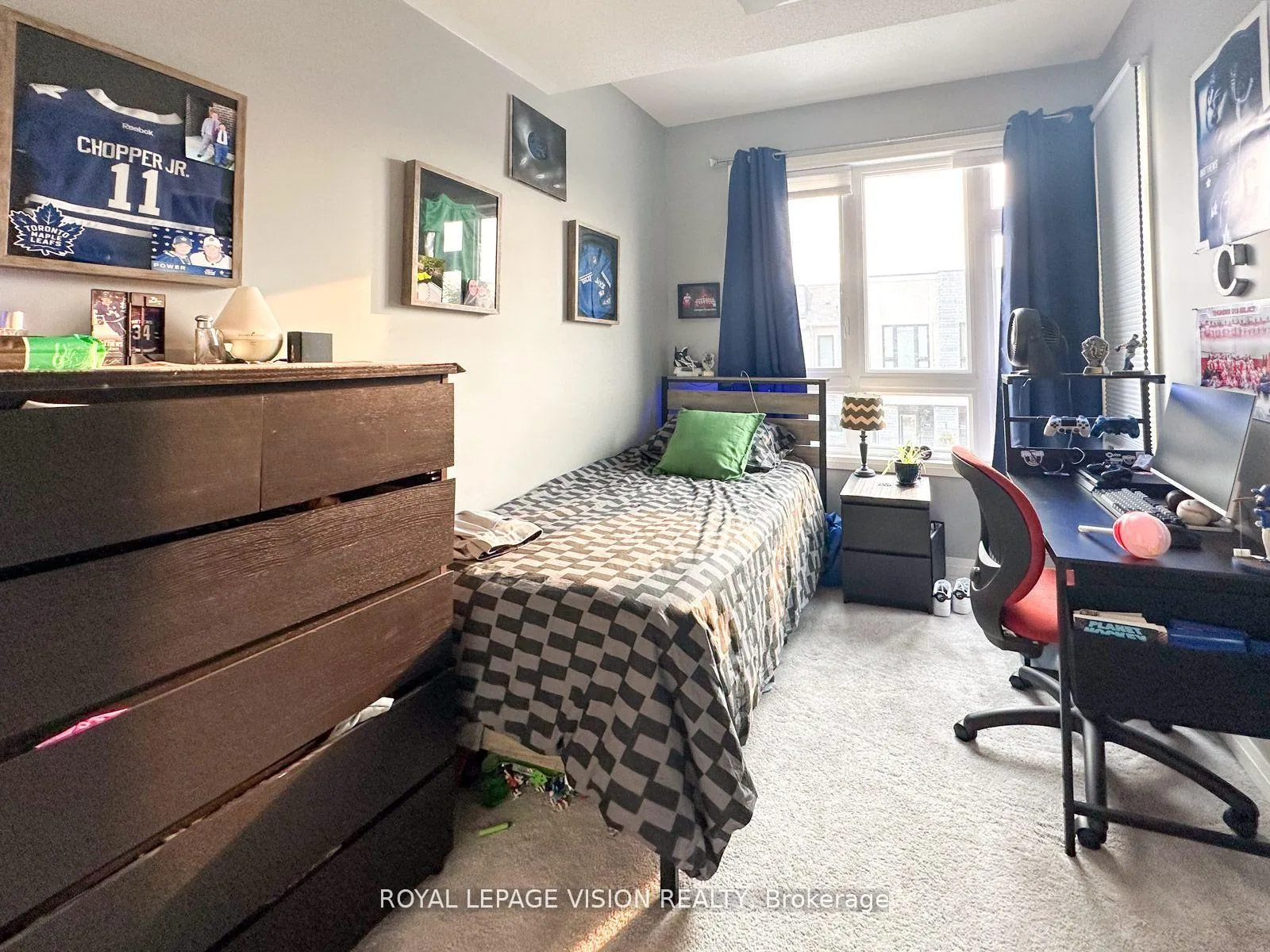 Photo 19 of 74 Caspian Square, Clarington, Bowmanville — HOMEH