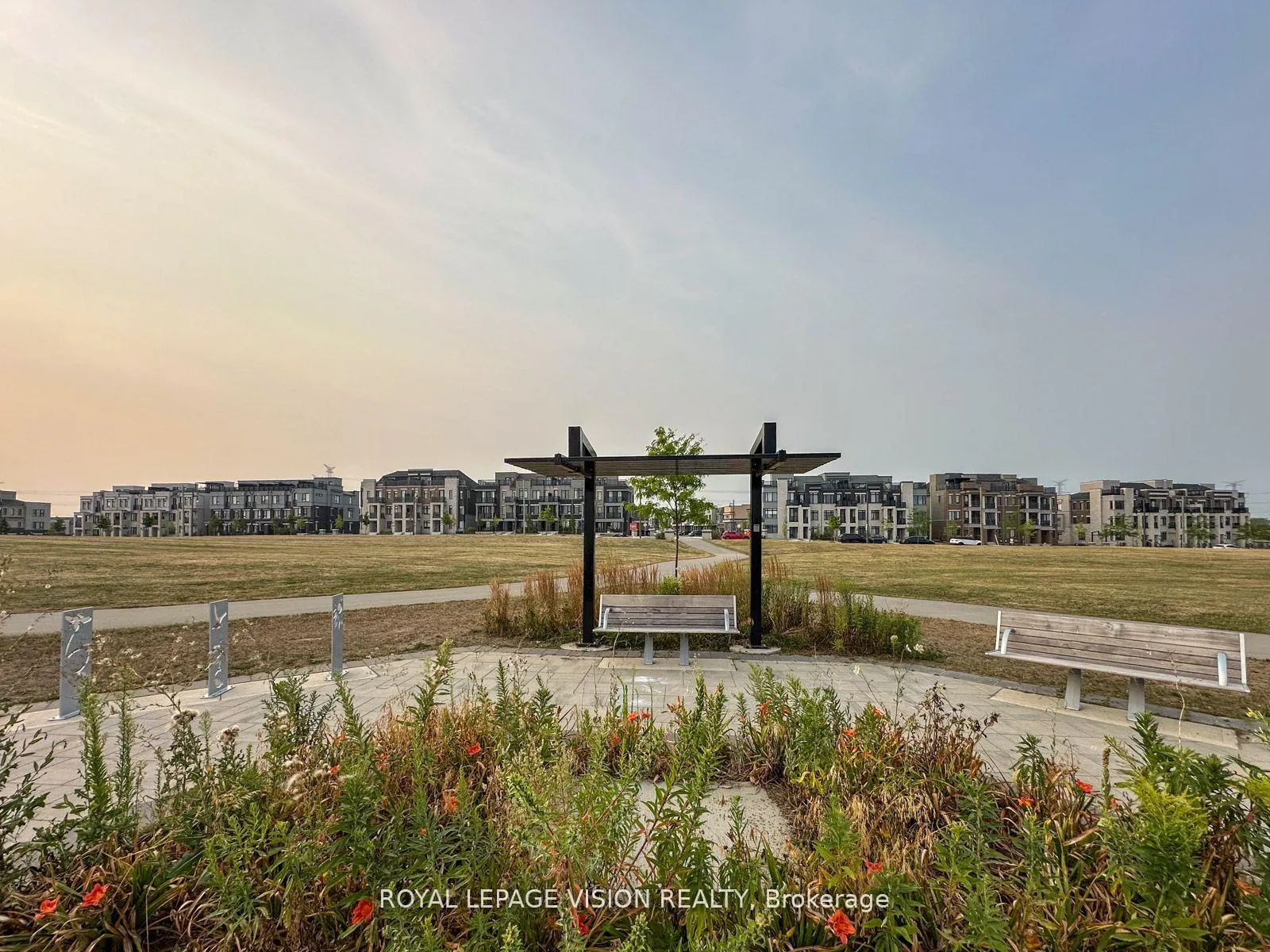Photo 26 of 74 Caspian Square, Clarington, Bowmanville — HOMEH