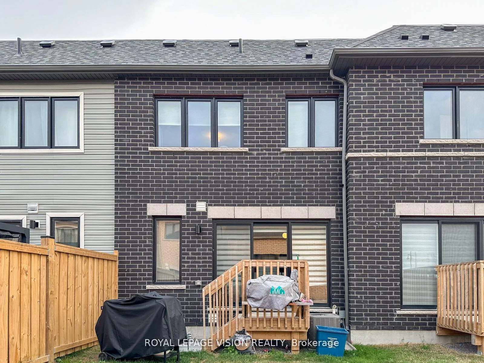 Photo 34 of 74 Caspian Square, Clarington, Bowmanville — HOMEH