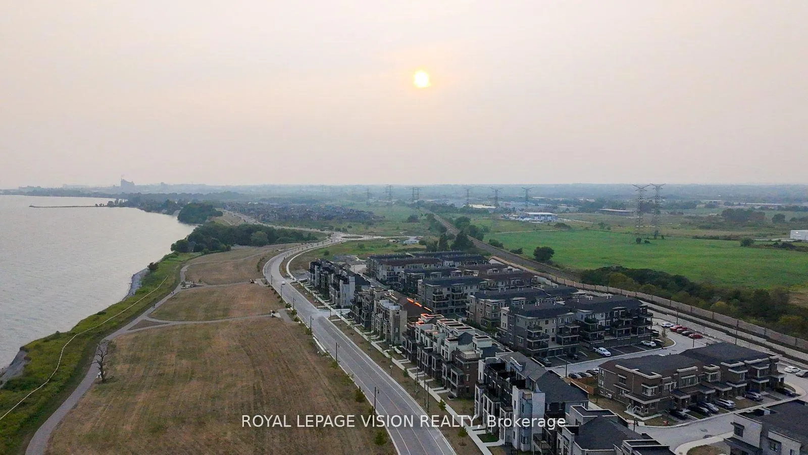 Photo 37 of 74 Caspian Square, Clarington, Bowmanville — HOMEH