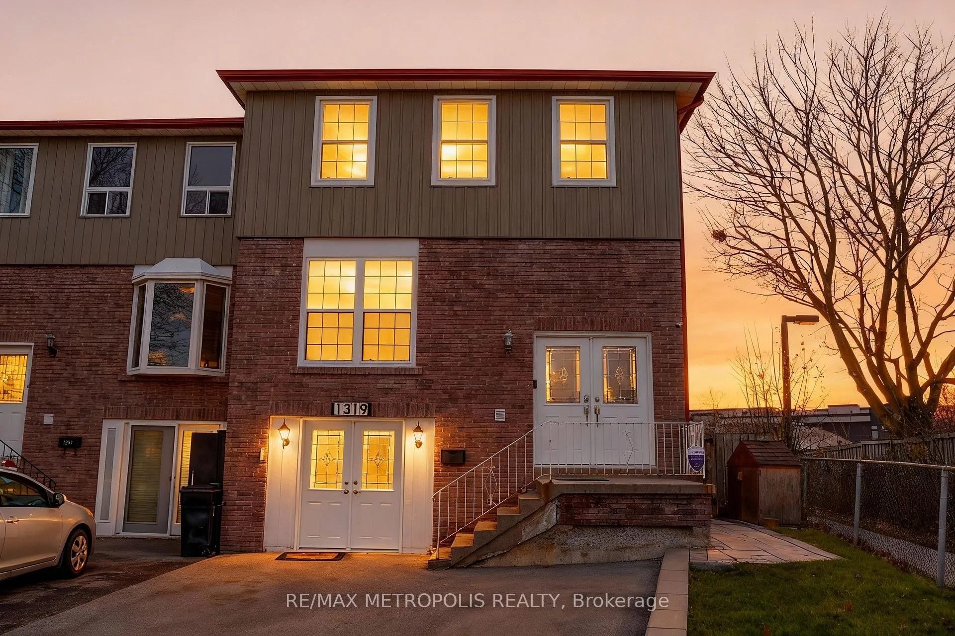 Photo 2 of 1319 Luna Court, Pickering, Bay Ridges — HOMEH
