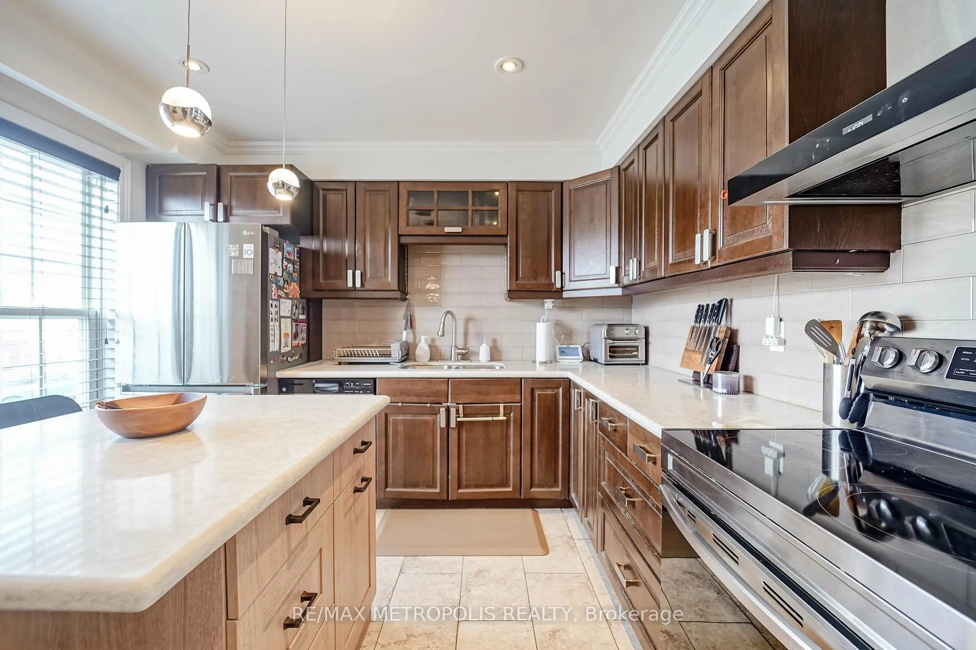 Photo 3 of 1319 Luna Court, Pickering, Bay Ridges — HOMEH