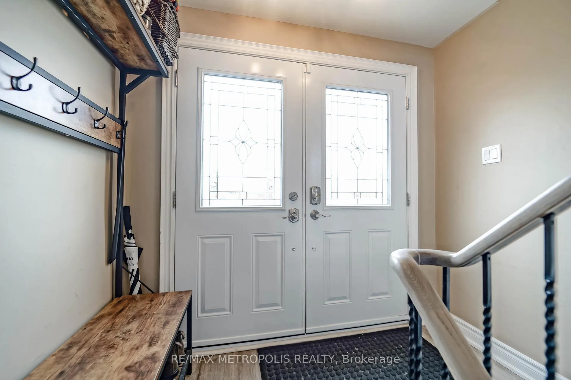 Photo 5 of 1319 Luna Court, Pickering, Bay Ridges — HOMEH