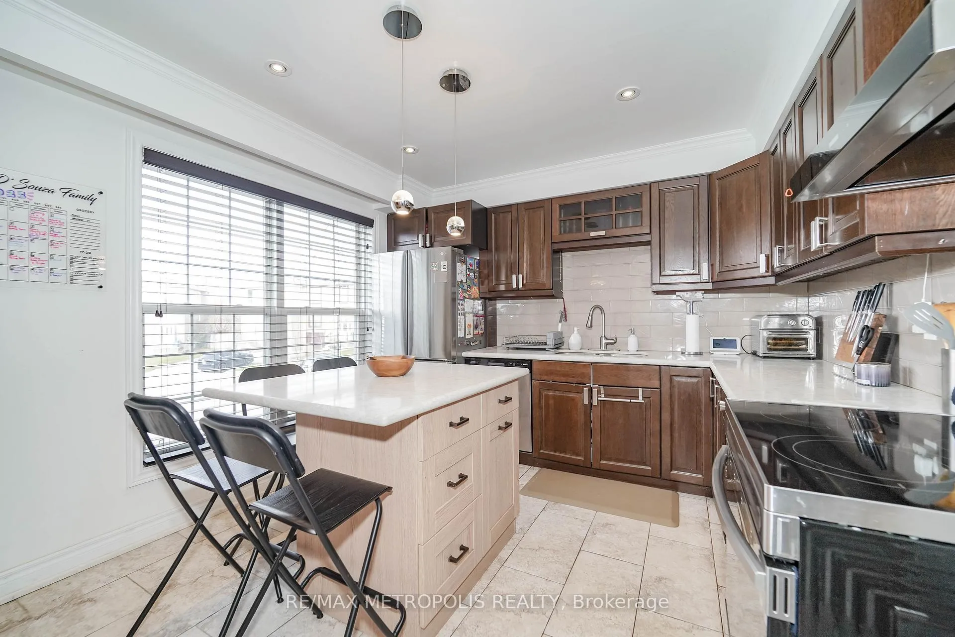 Photo 6 of 1319 Luna Court, Pickering, Bay Ridges — HOMEH