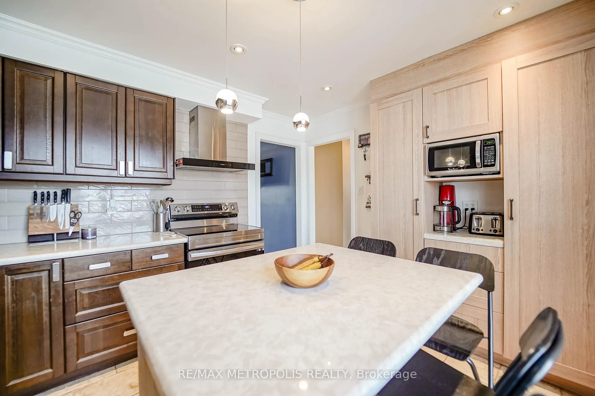 Photo 8 of 1319 Luna Court, Pickering, Bay Ridges — HOMEH