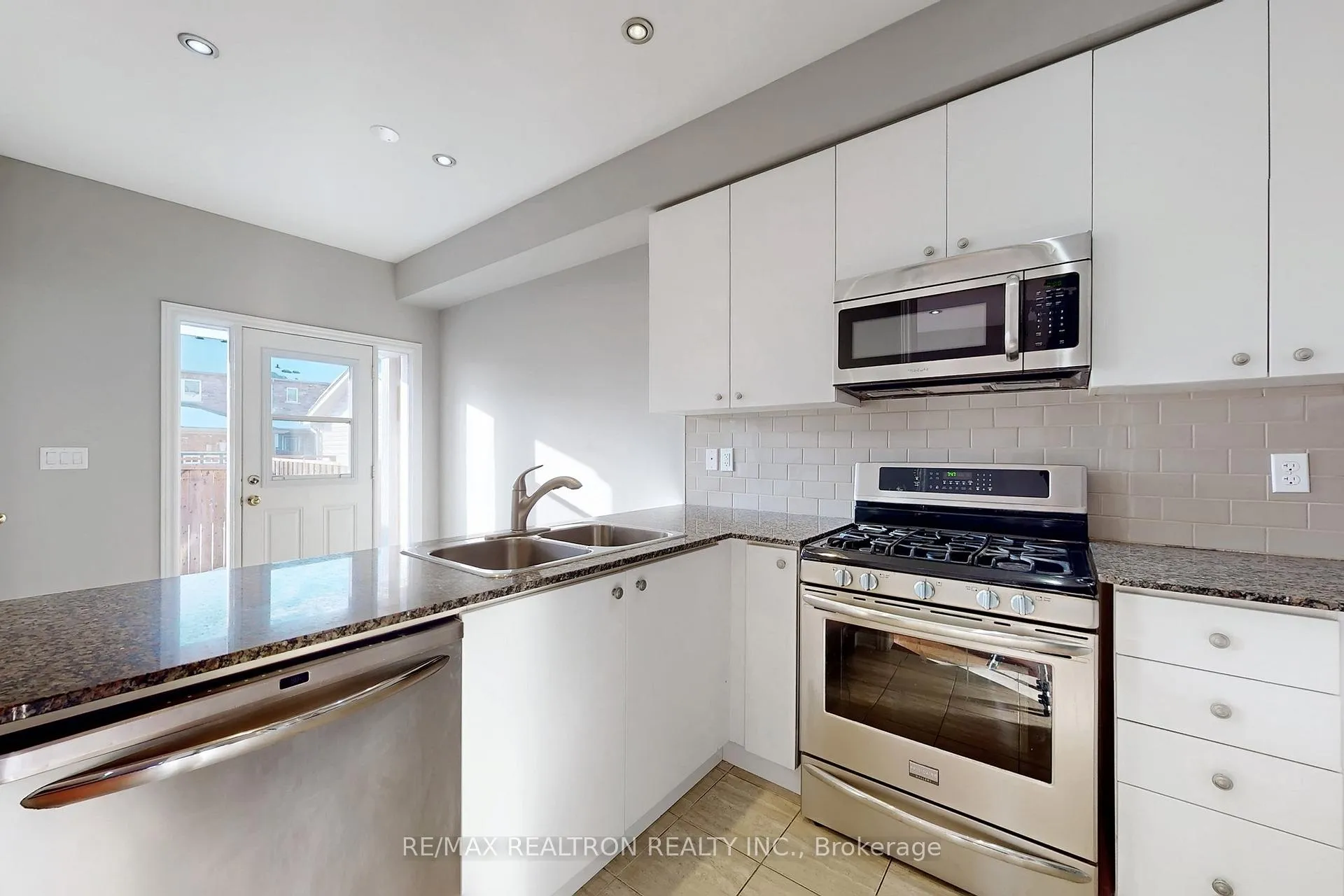 Photo 11 of 2442 Earl Grey Avenue, Pickering, Duffin Heights — HOMEH