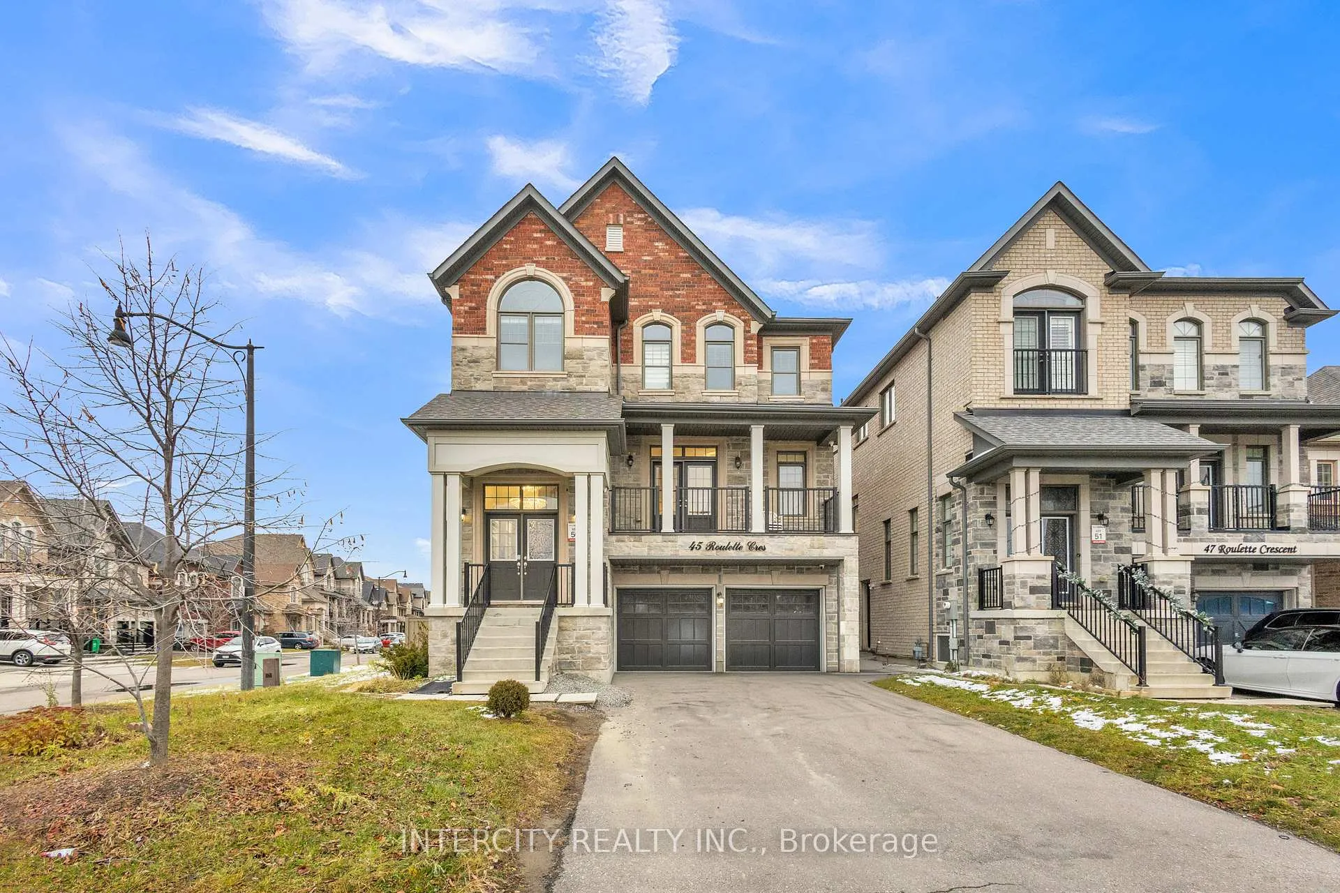 Front of 45 Roulette Crescent