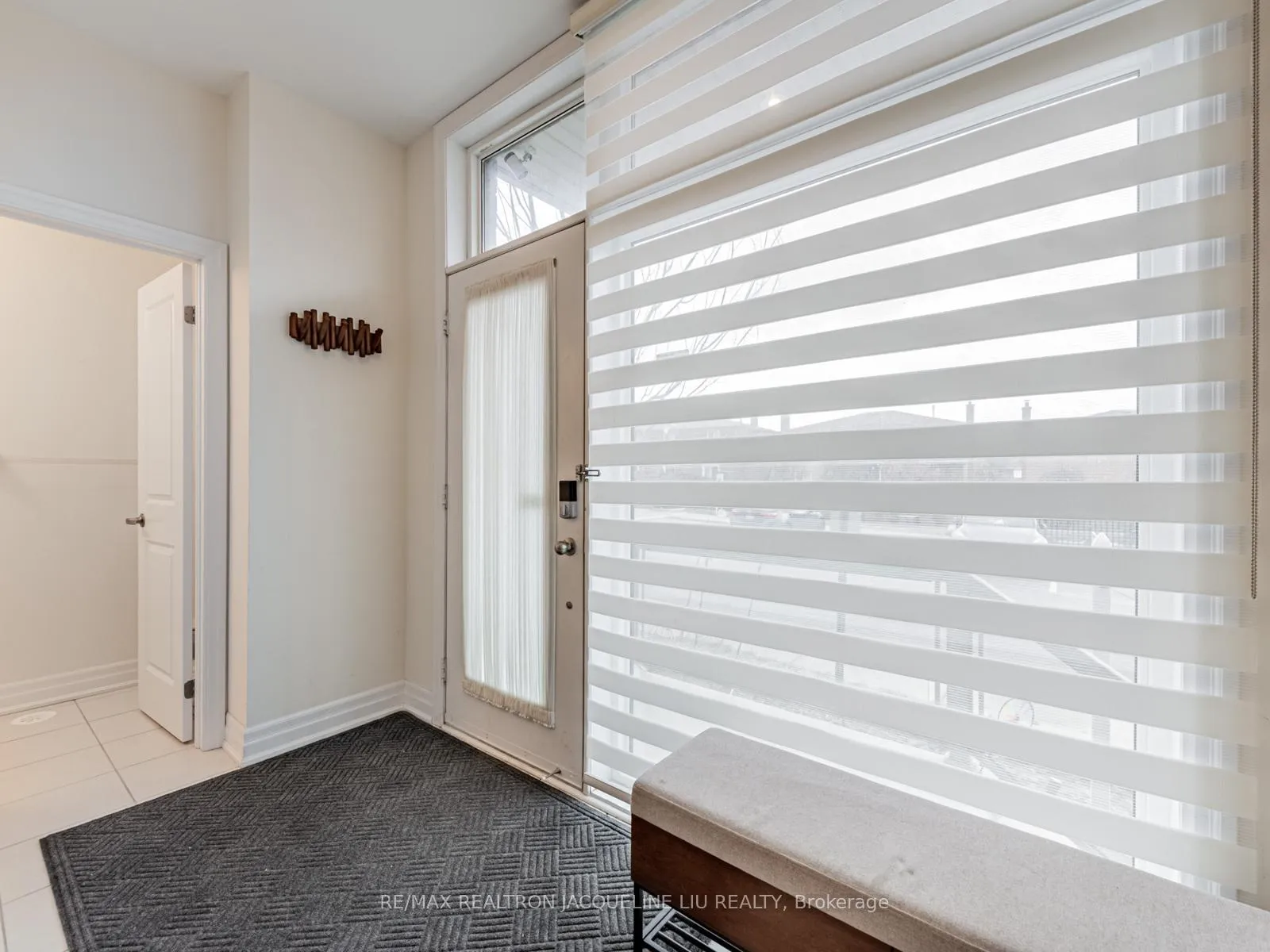 Photo 3 of 28 Juneau Street, Vaughan, East Woodbridge — HOMEH